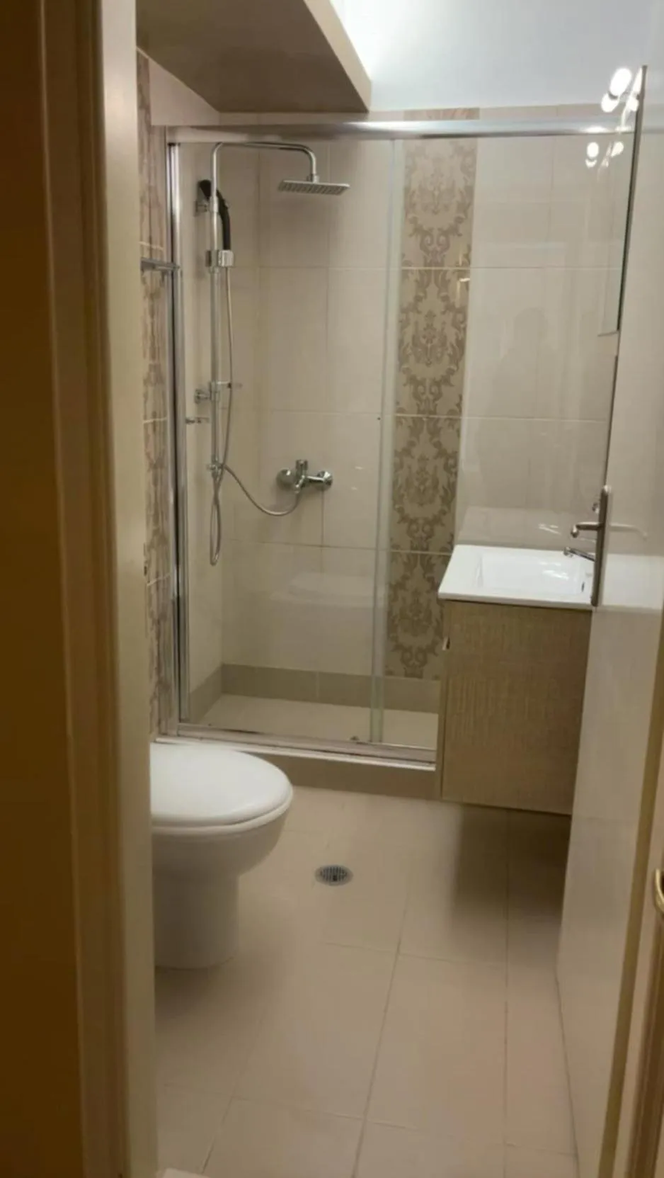 Delfini Beach Hotel & Suites