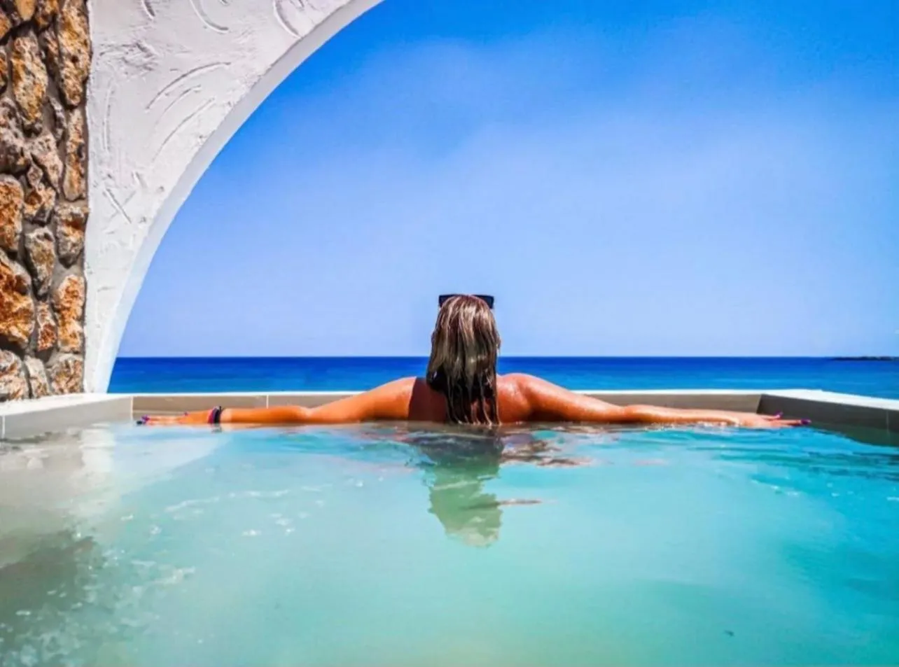 Delfini Beach Hotel & Suites