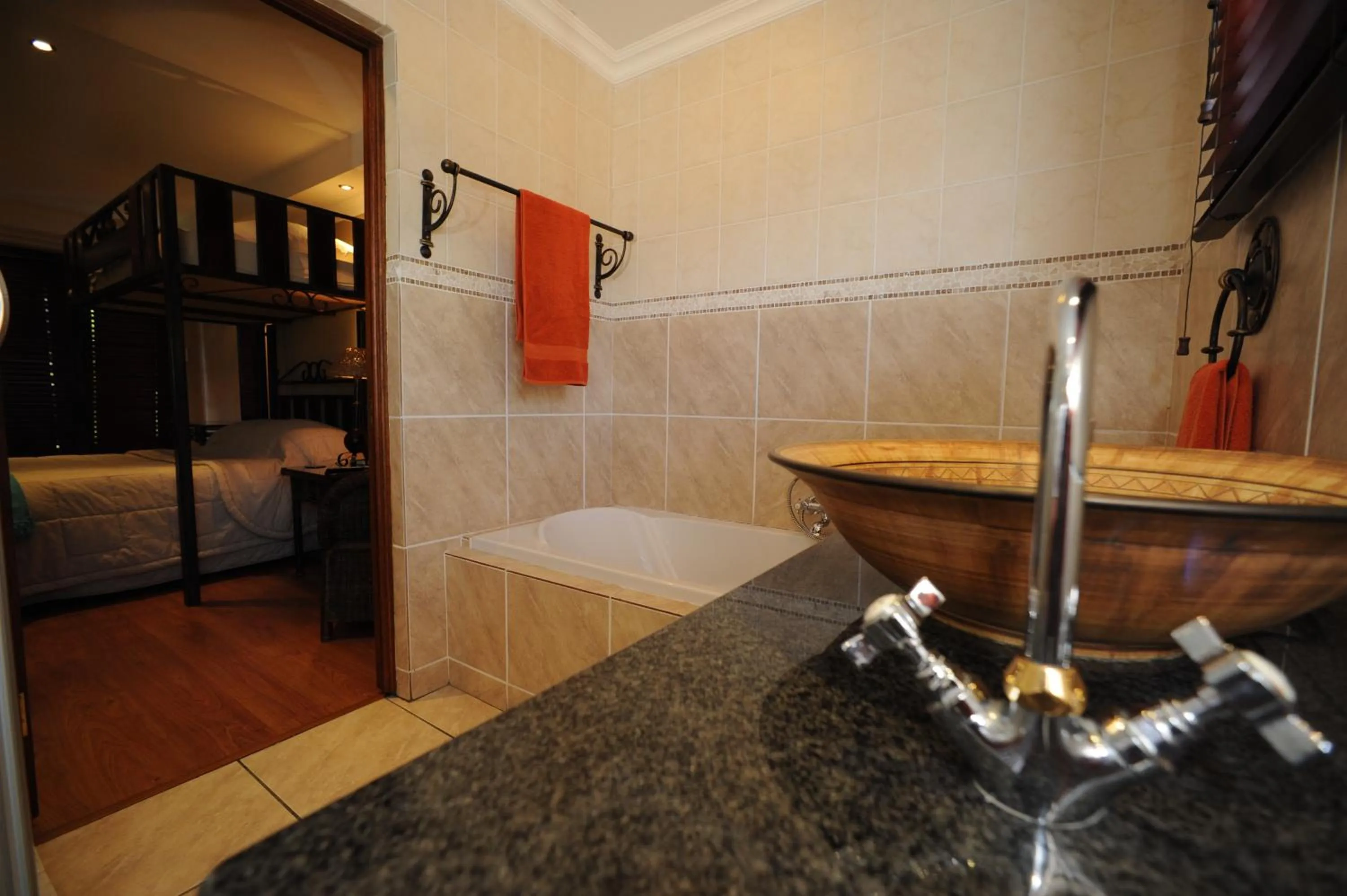 Bathroom, Bed in Rise and Shine Lodge