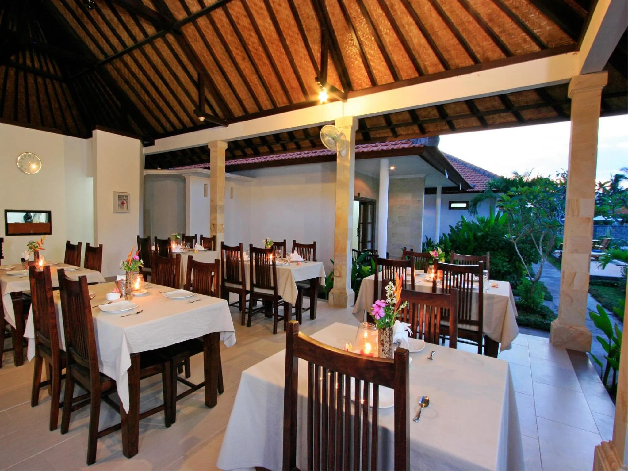 Restaurant/places to eat in Pondok Jenggala
