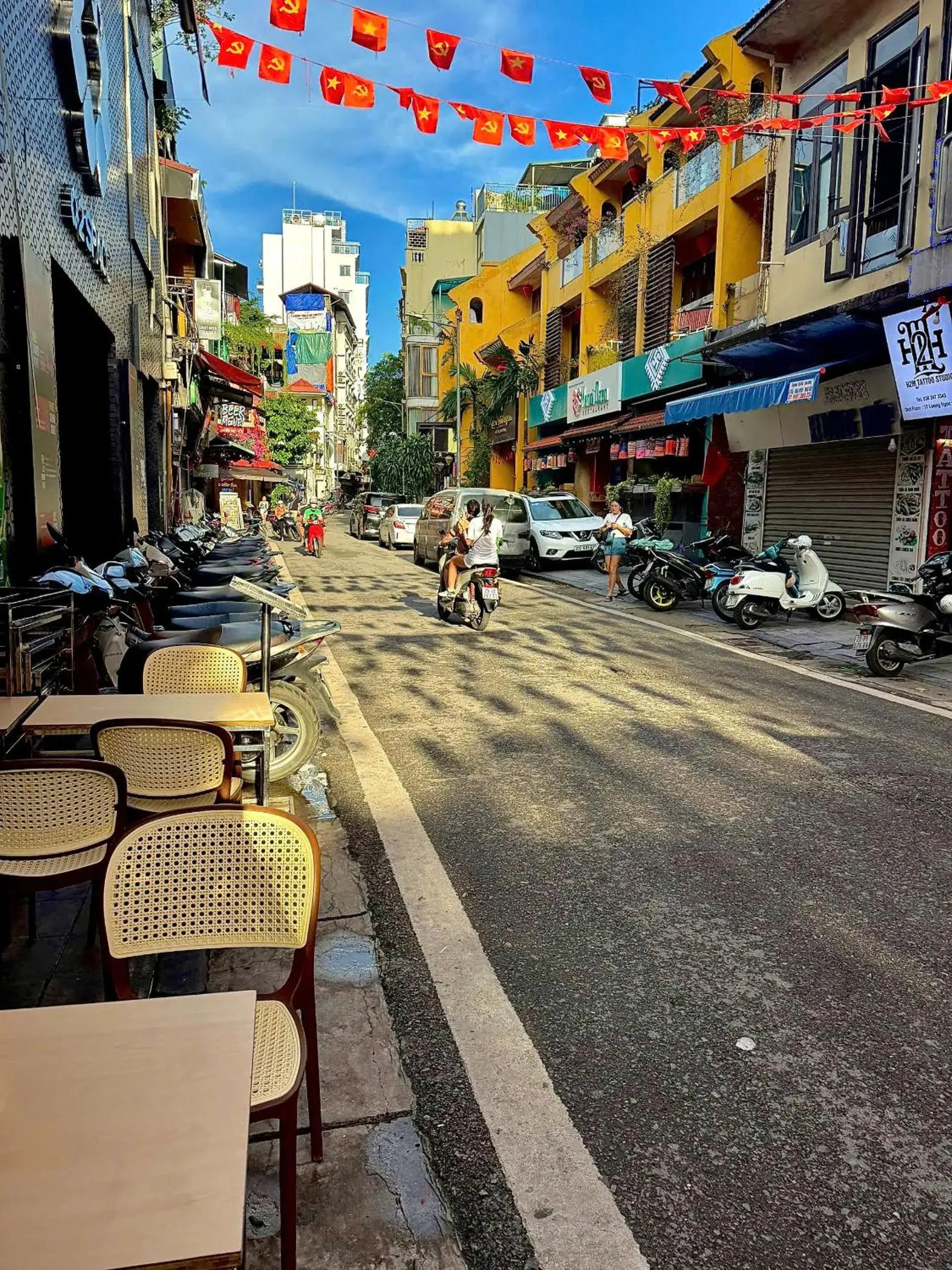 Property building in Hanoi Discovery Old Quarter Hotel Property building in Hanoi Discovery Old Quarter Hotel