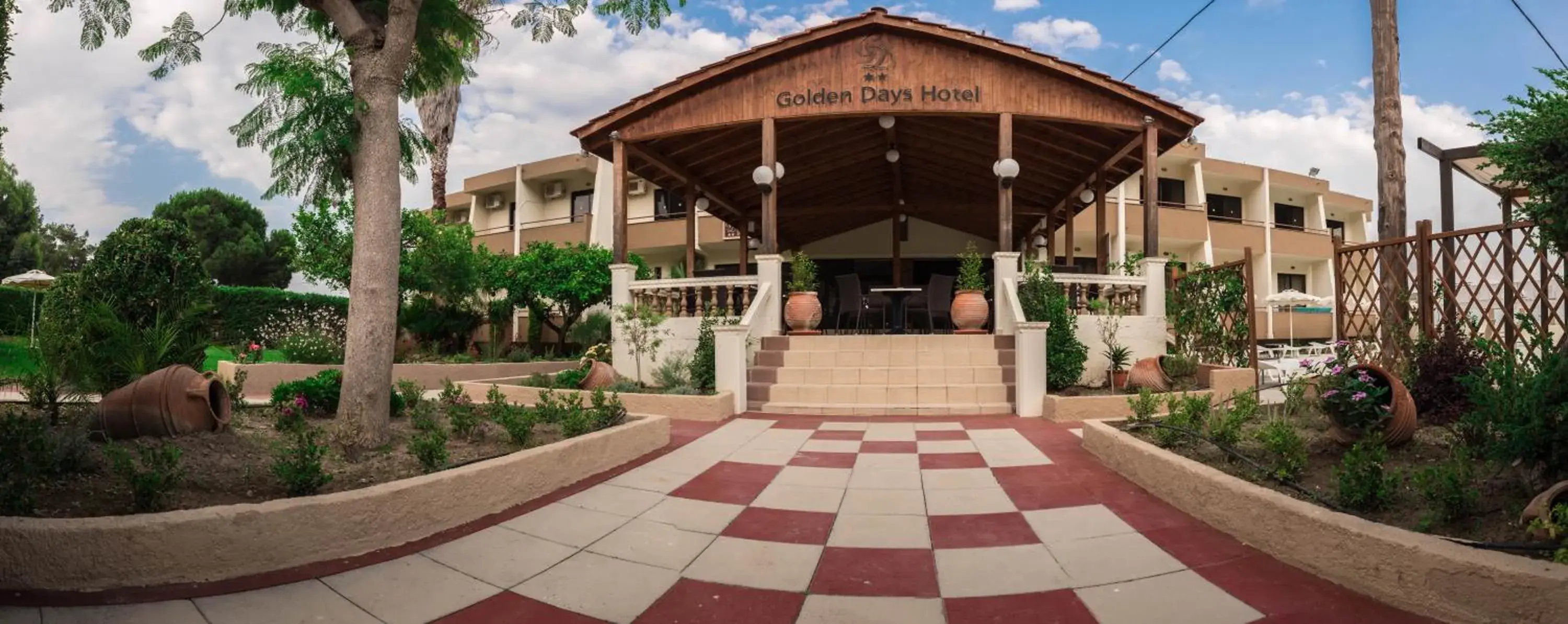 Facade/entrance in Golden days Facade/entrance in Golden days