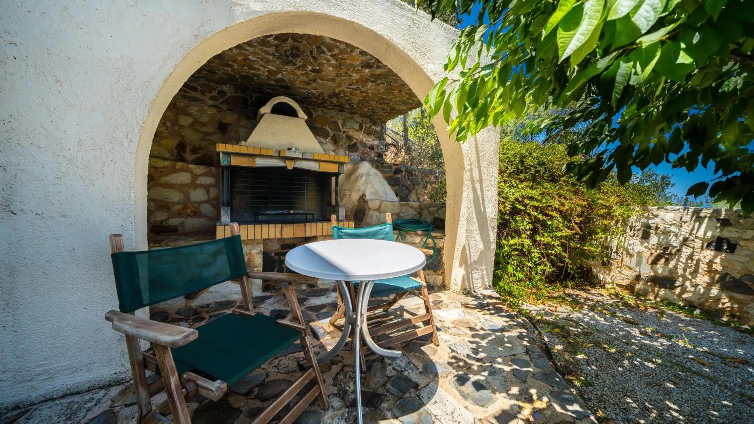 BBQ facilities in Ilios Village