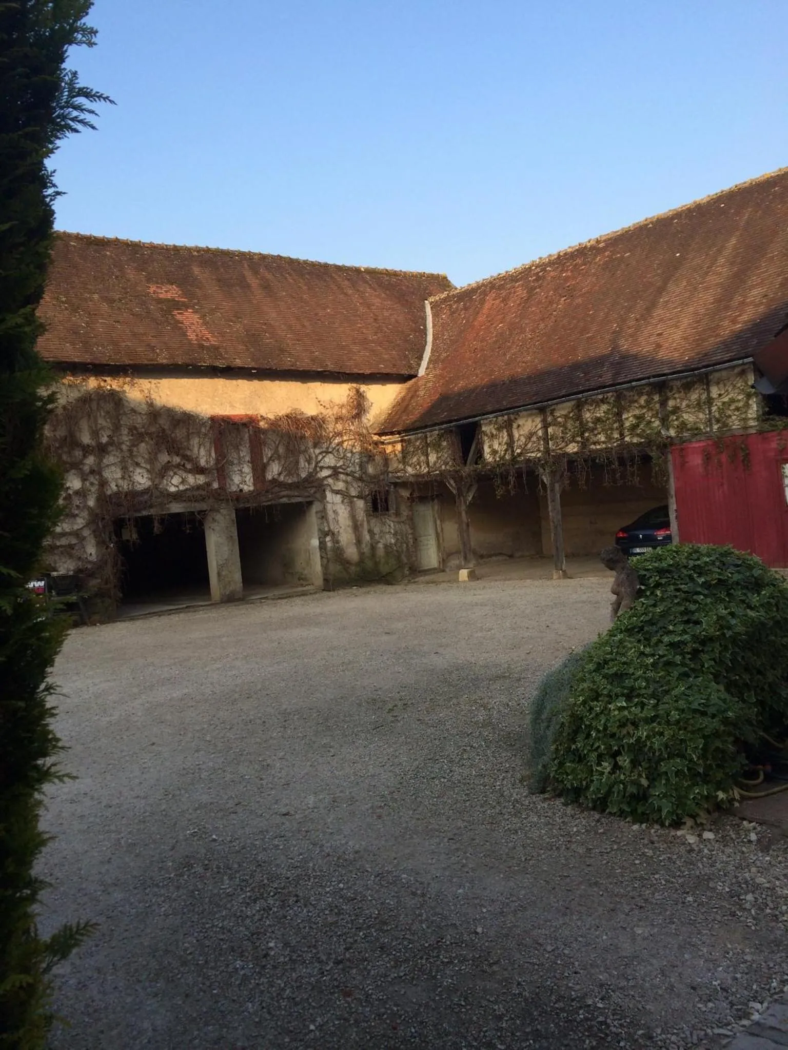 Facade/entrance in Blanche de Castille