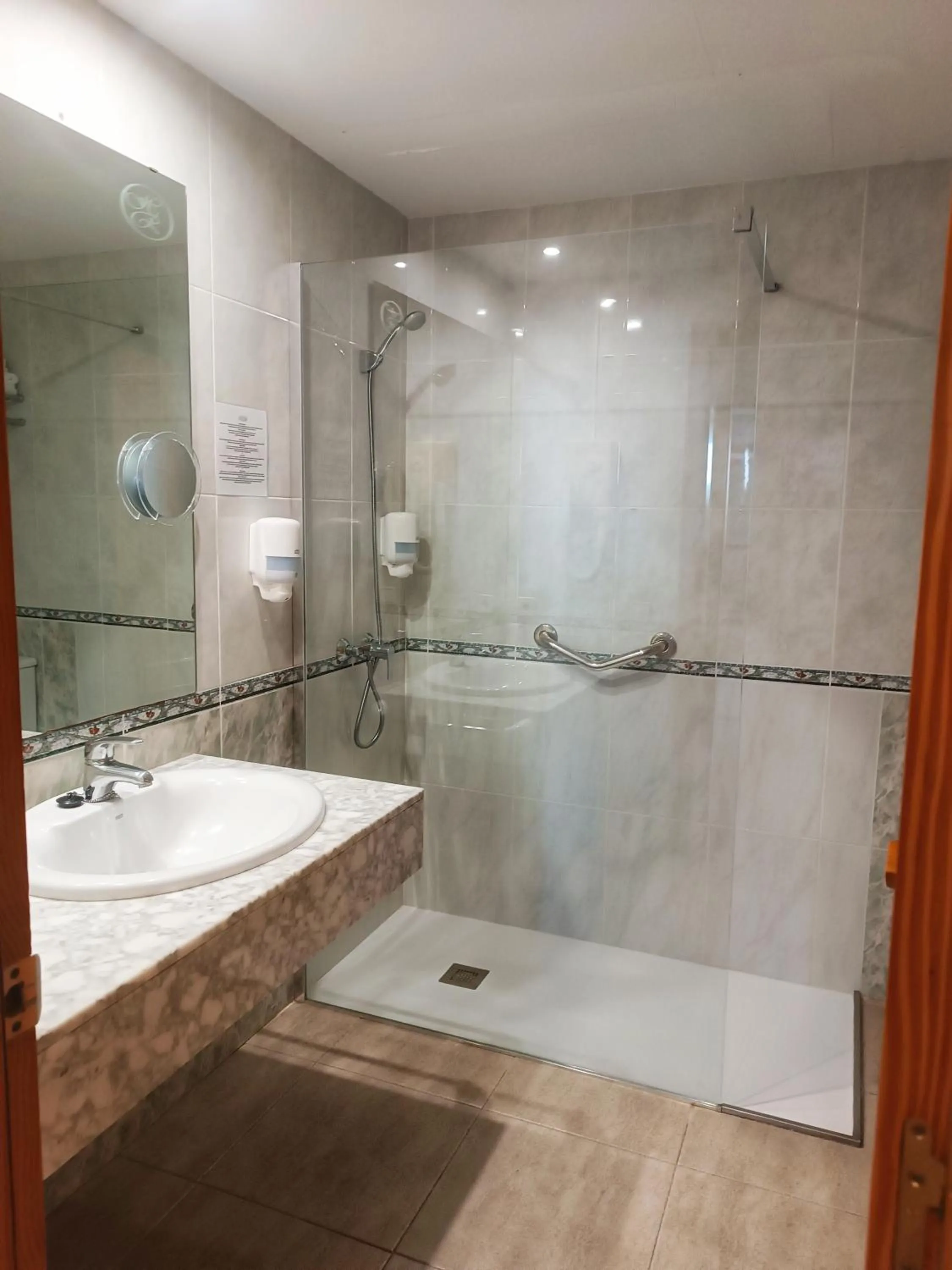 Shower in Hotel Rosi