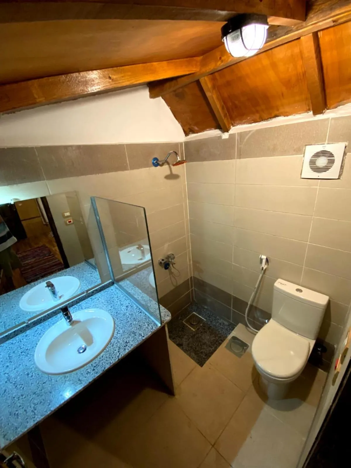 Shower in Paradise Sweir