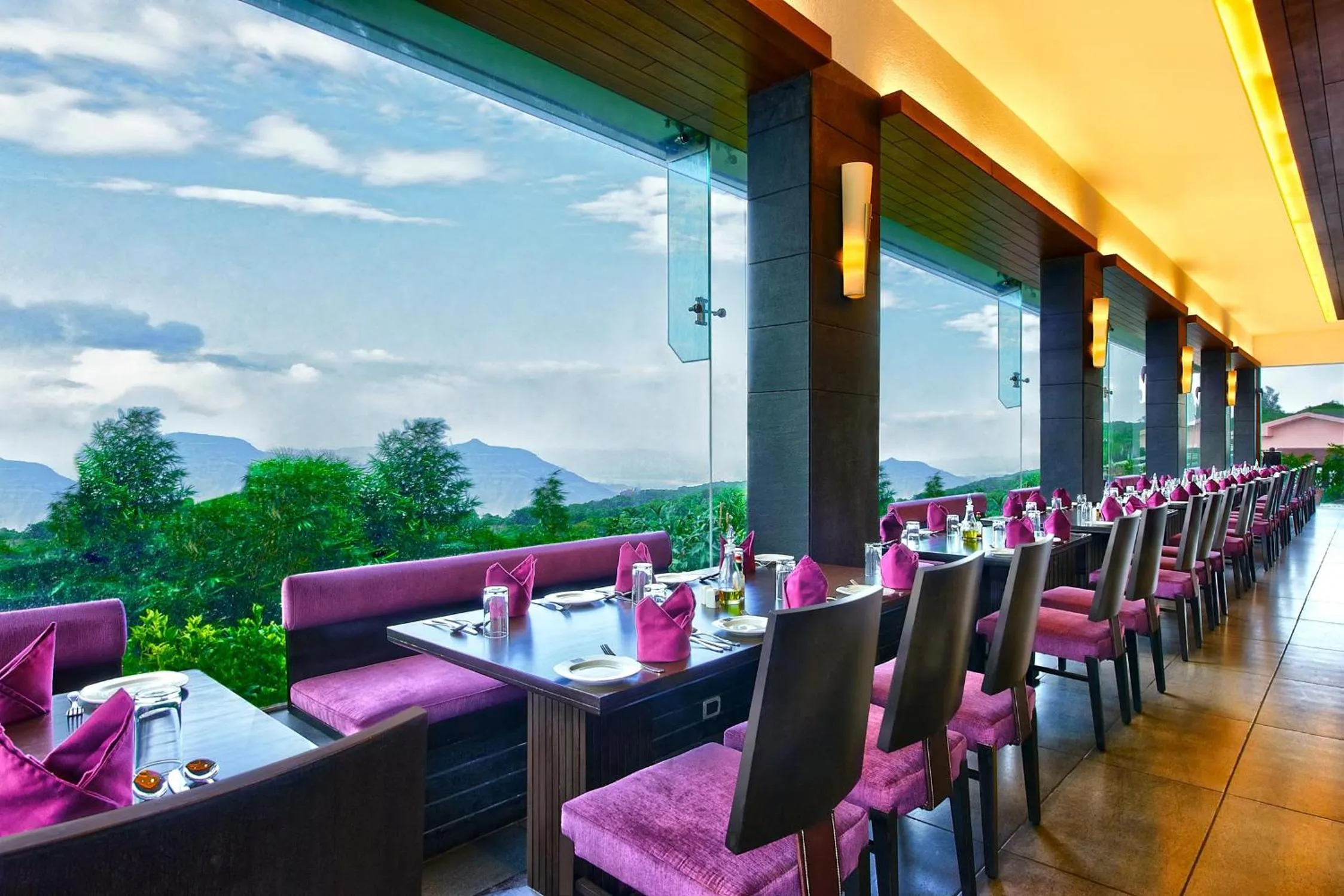 Restaurant/places to eat in Brightland Resort & Spa