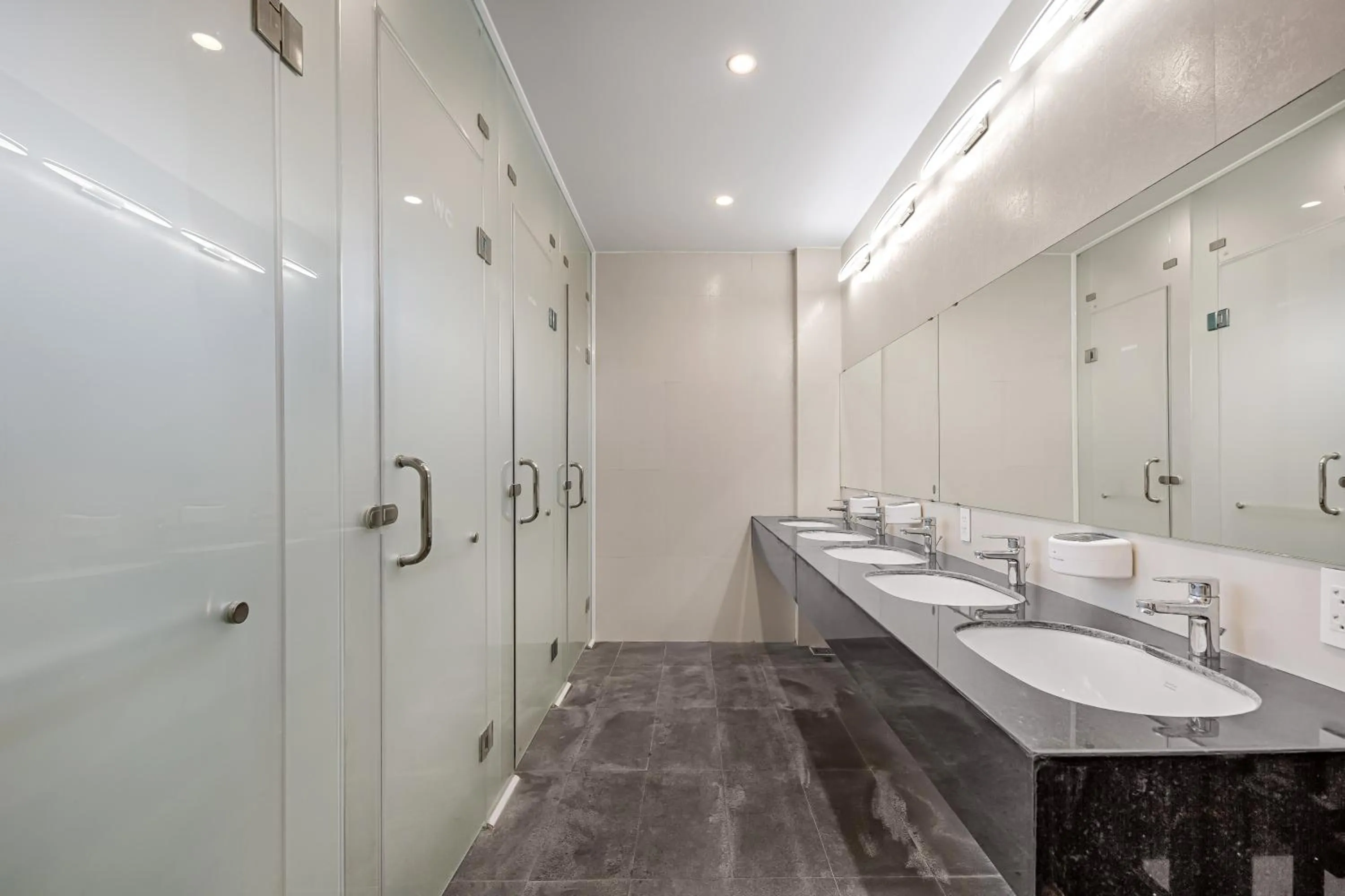 Bathroom in Danang Capsule Hotel & Rooftop Bar