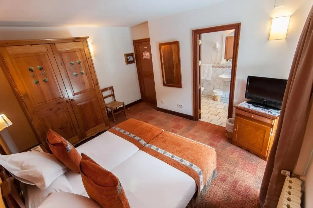 Bedroom, Bed in Hotel Vilagaros