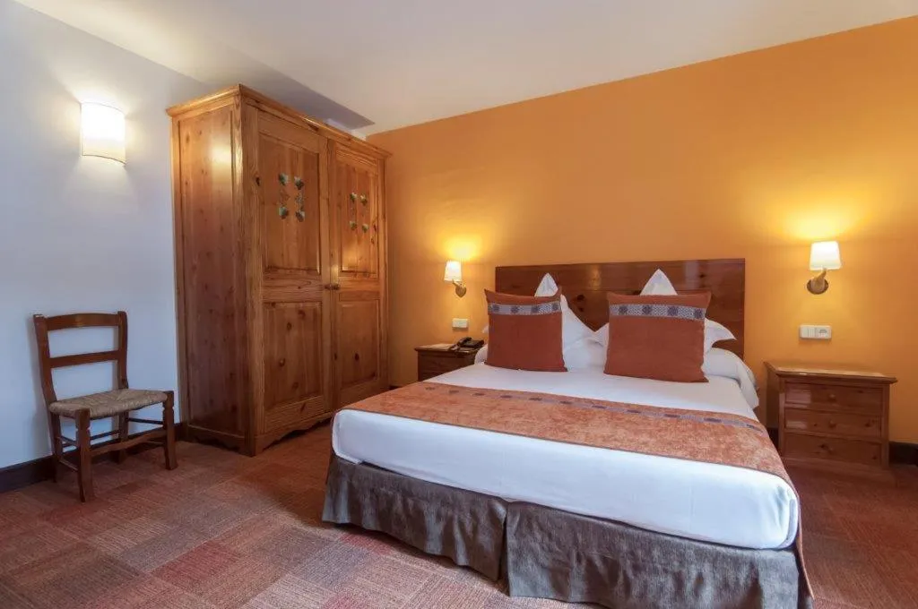 Bedroom, Bed in Hotel Vilagaros