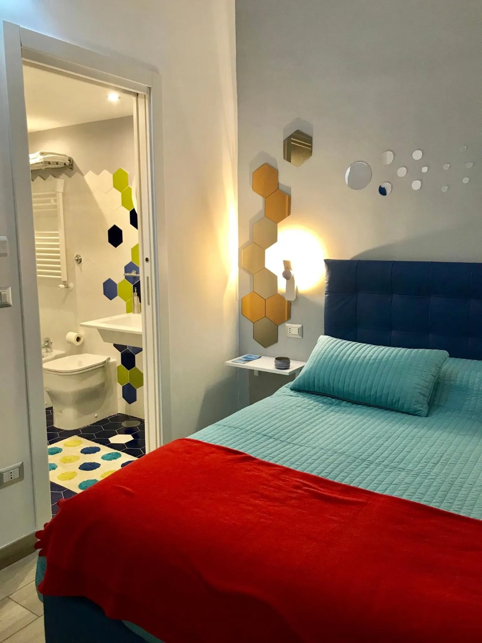 Bathroom, Bed in Arianiello Suite a due passi dal Cristo Velato