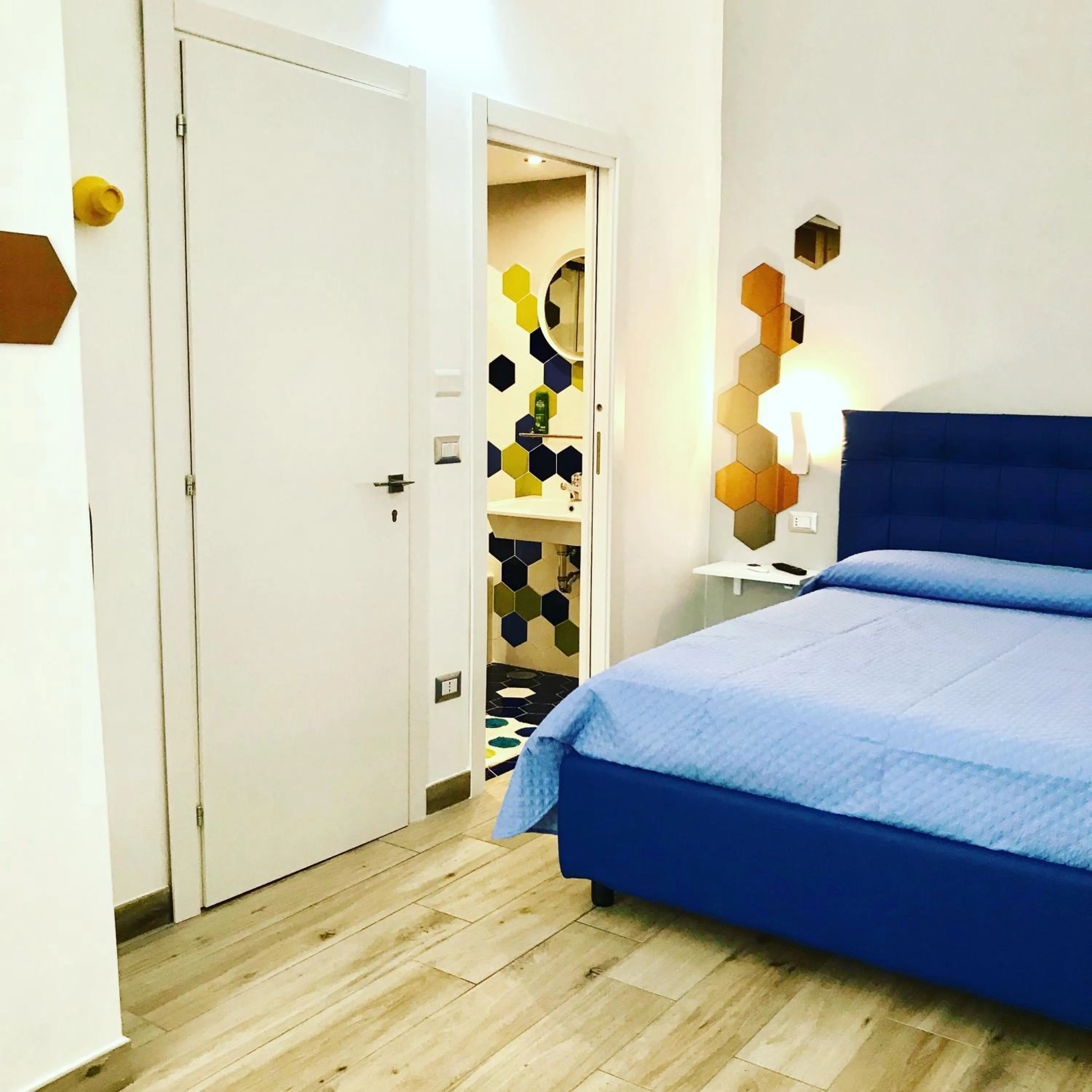 Bathroom, Bed in Arianiello Suite a due passi dal Cristo Velato