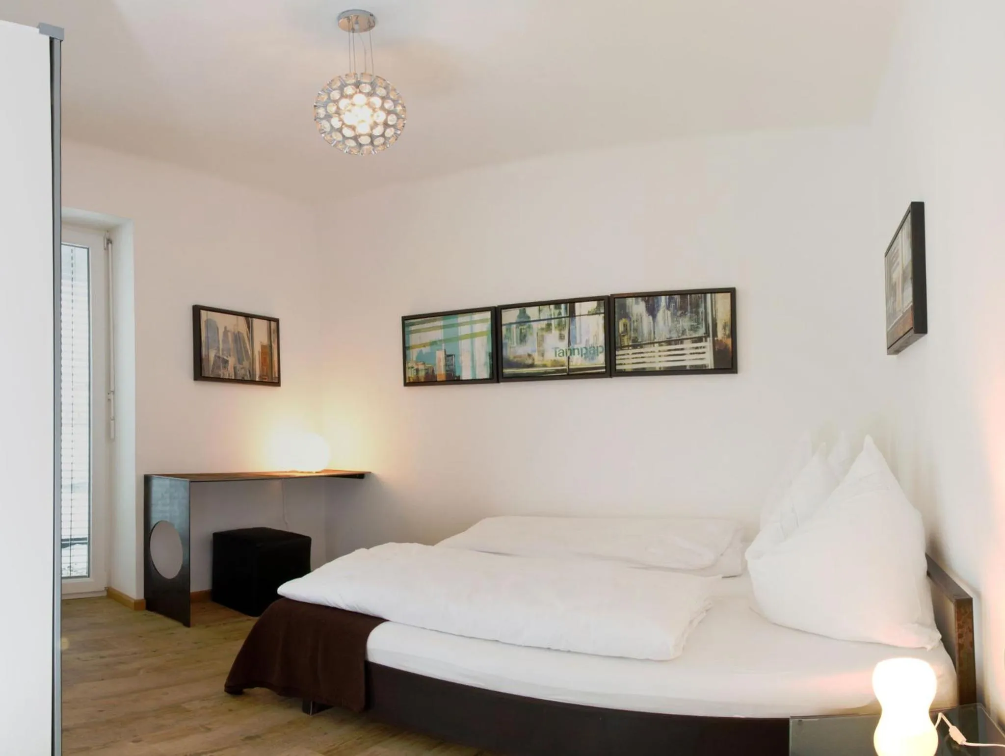 Photo of the whole room, Bed in Arnsteiner Apartments