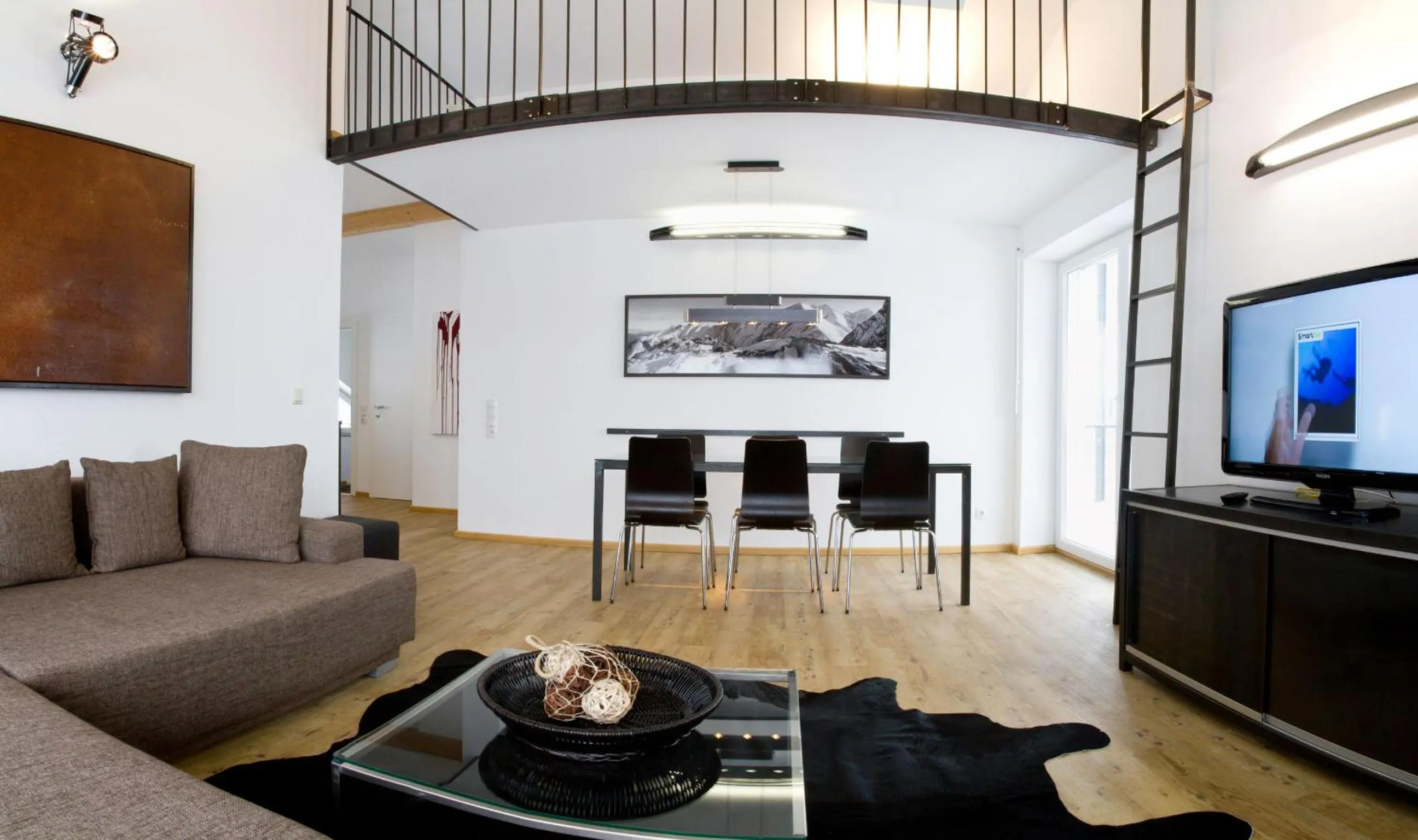 Communal lounge/ TV room in Arnsteiner Apartments