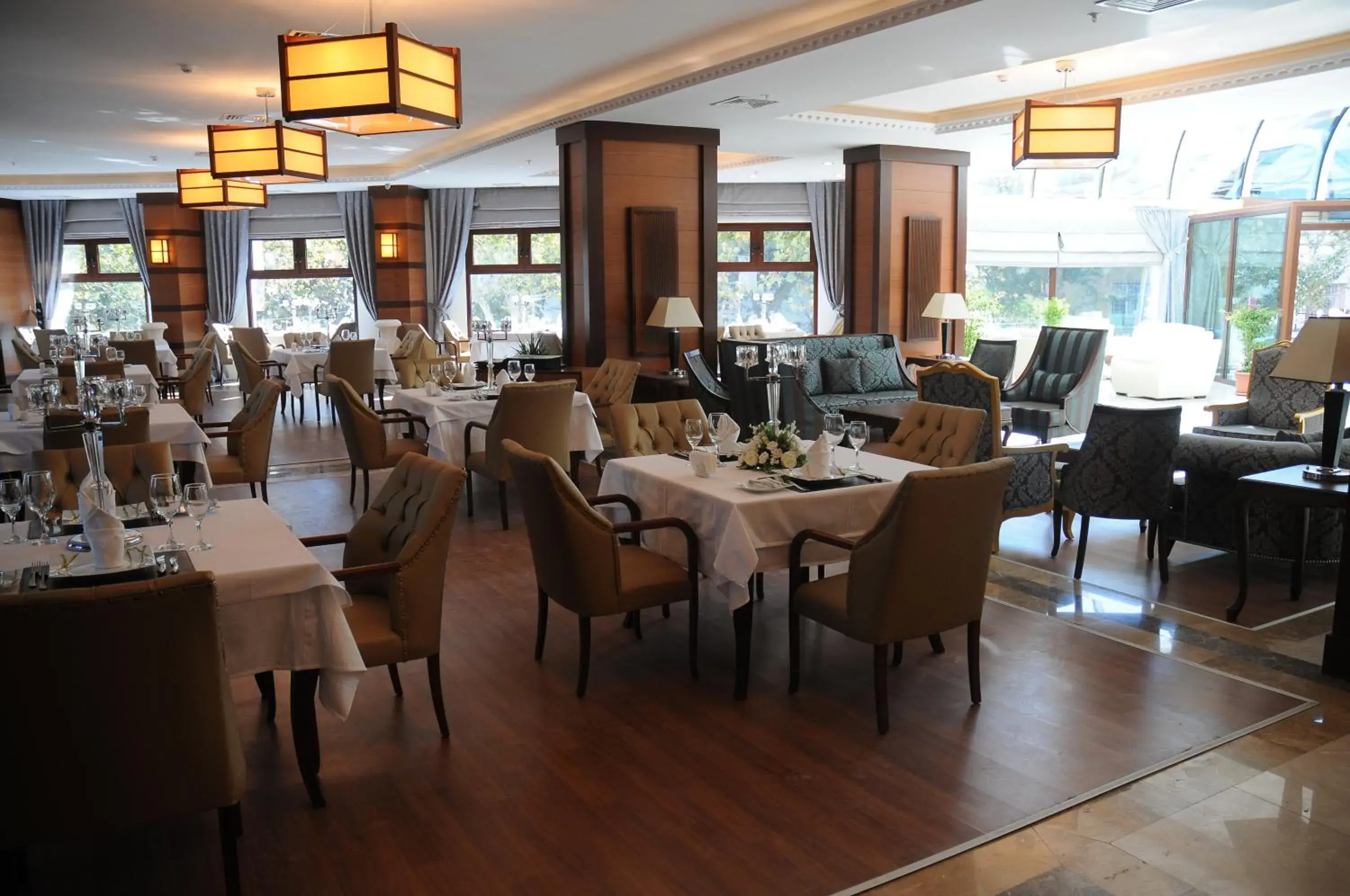 Restaurant/places to eat in Paradise Island Hotel Restaurant/places to eat in Paradise Island Hotel