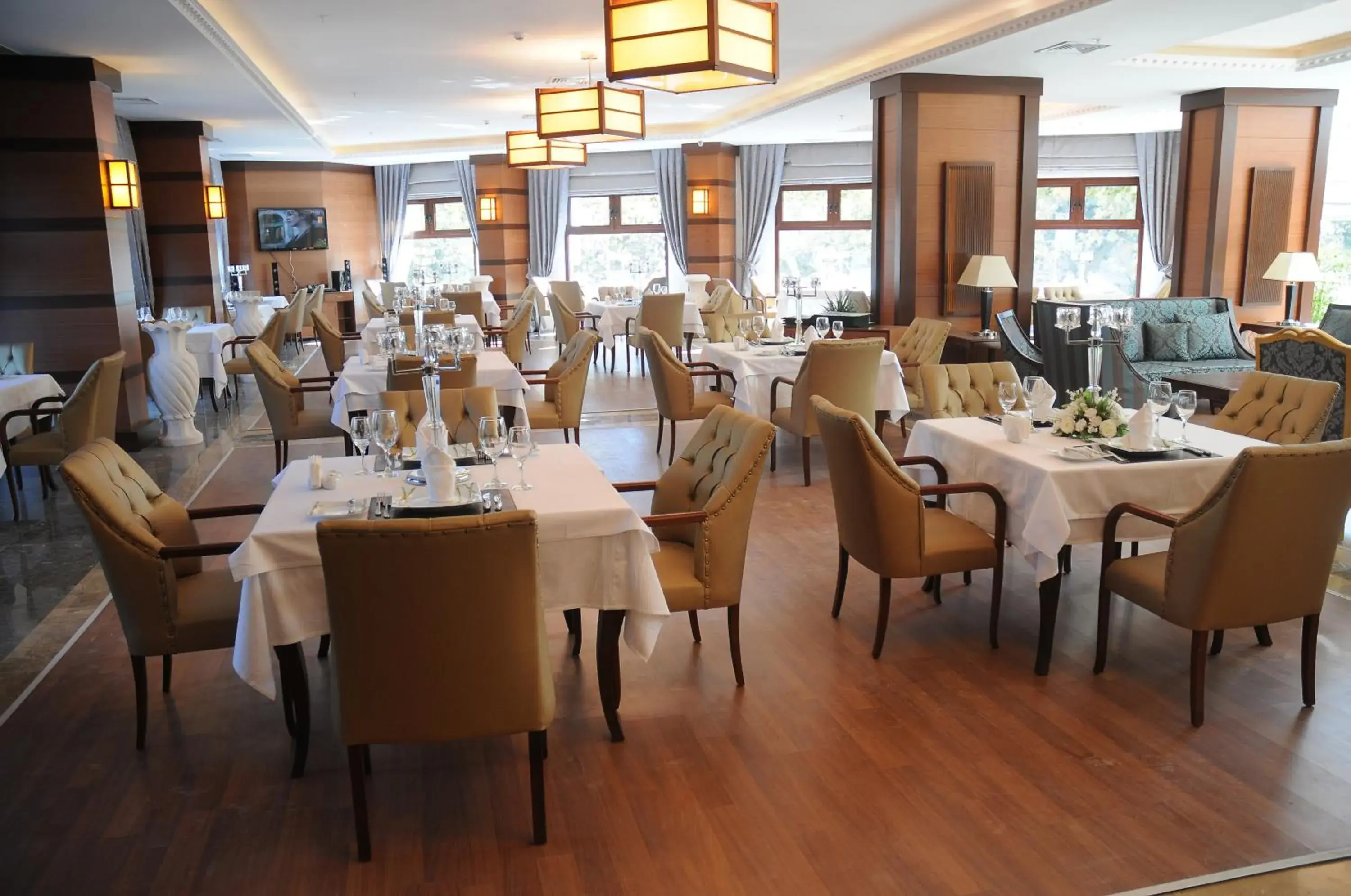 Restaurant/places to eat in Paradise Island Hotel Restaurant/places to eat in Paradise Island Hotel