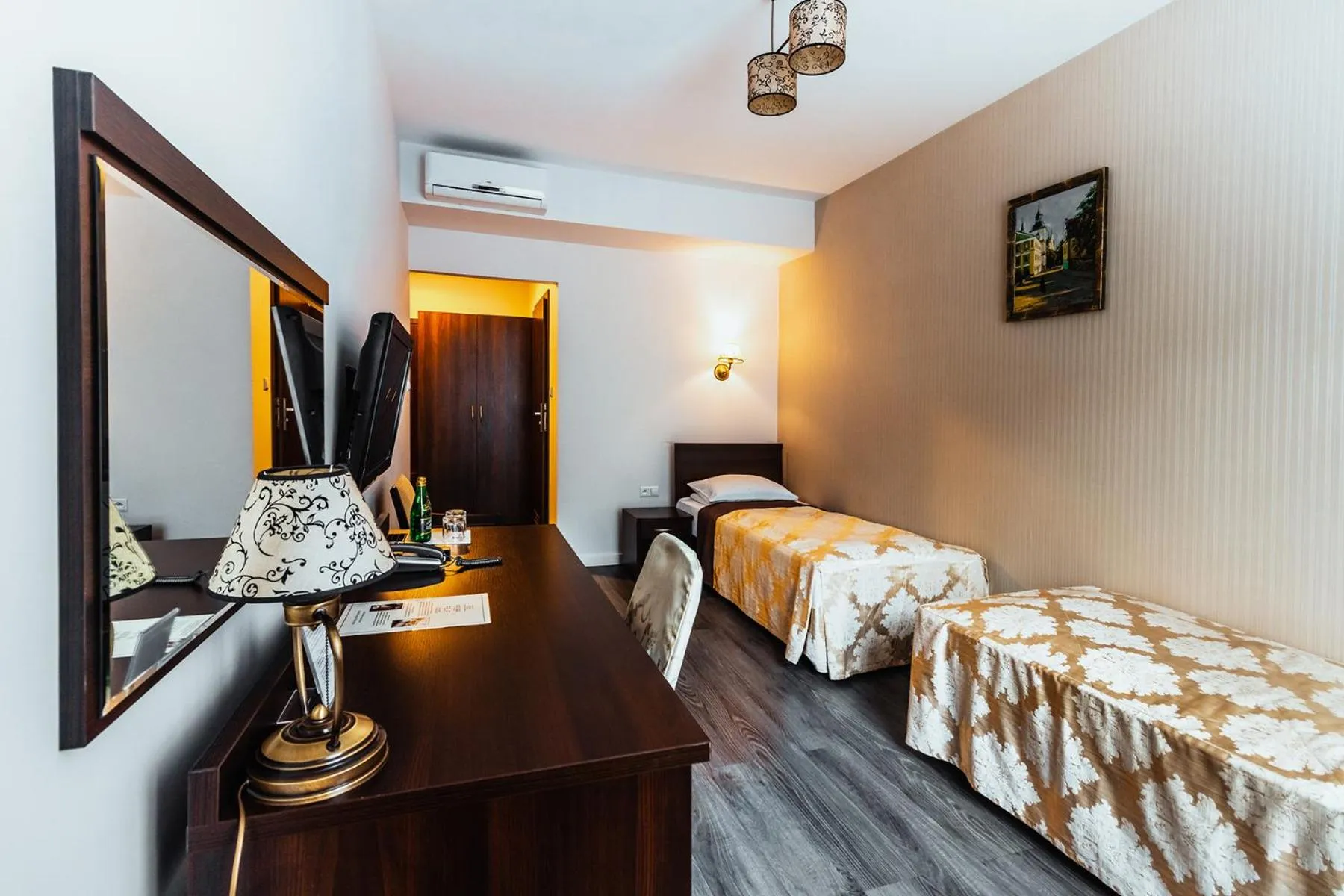 Photo of the whole room, Bed in Dwór Dwikozy