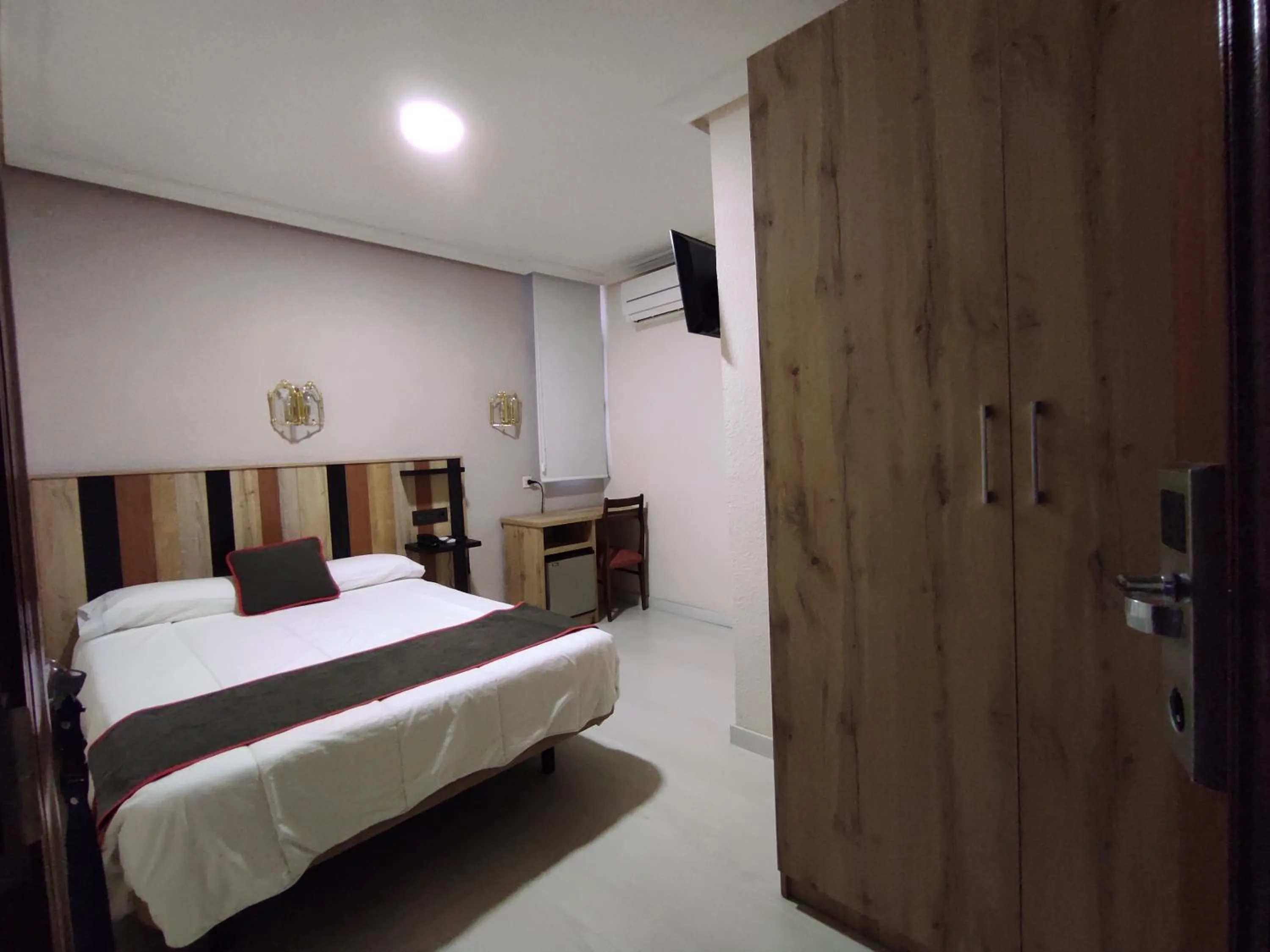 Bedroom, Bed in Emperatriz II