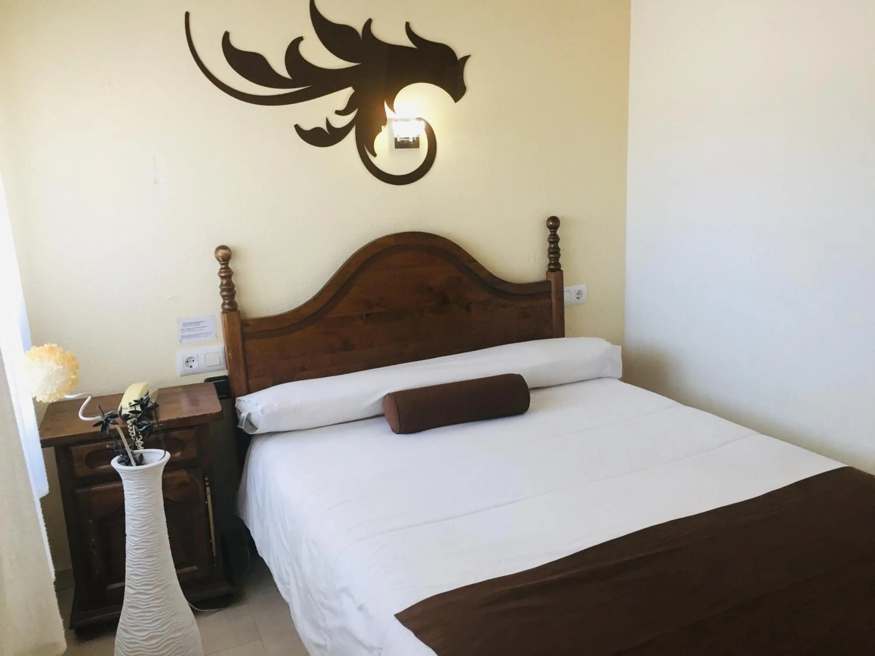 Bedroom, Bed in Emperatriz II