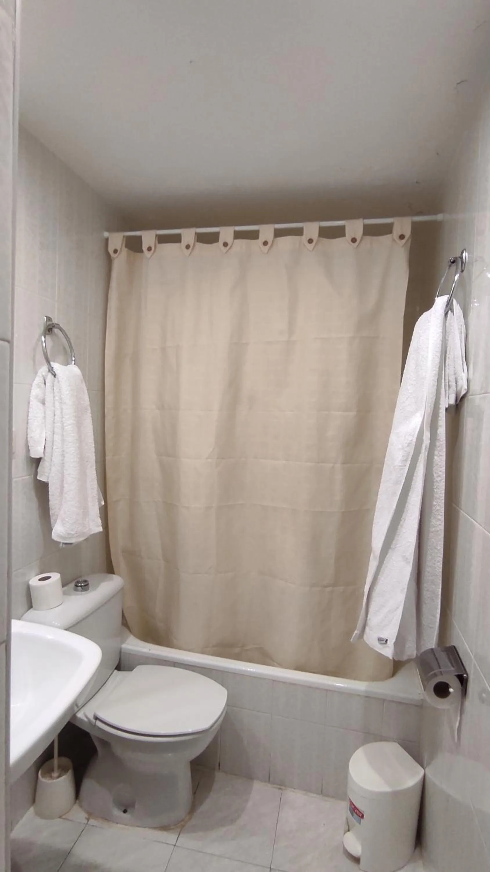 Bathroom in Emperatriz II