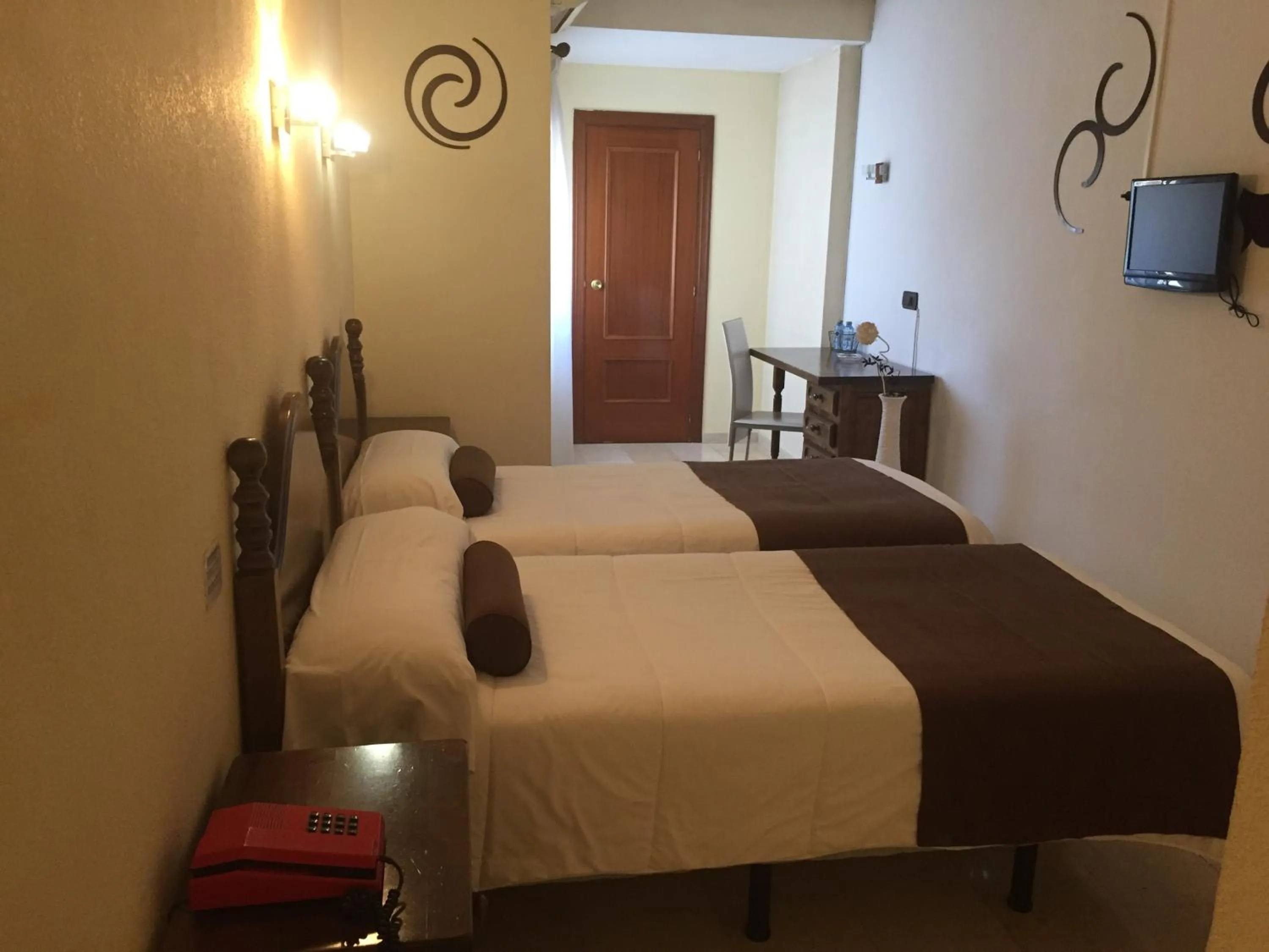 Bedroom, Bed in Emperatriz II