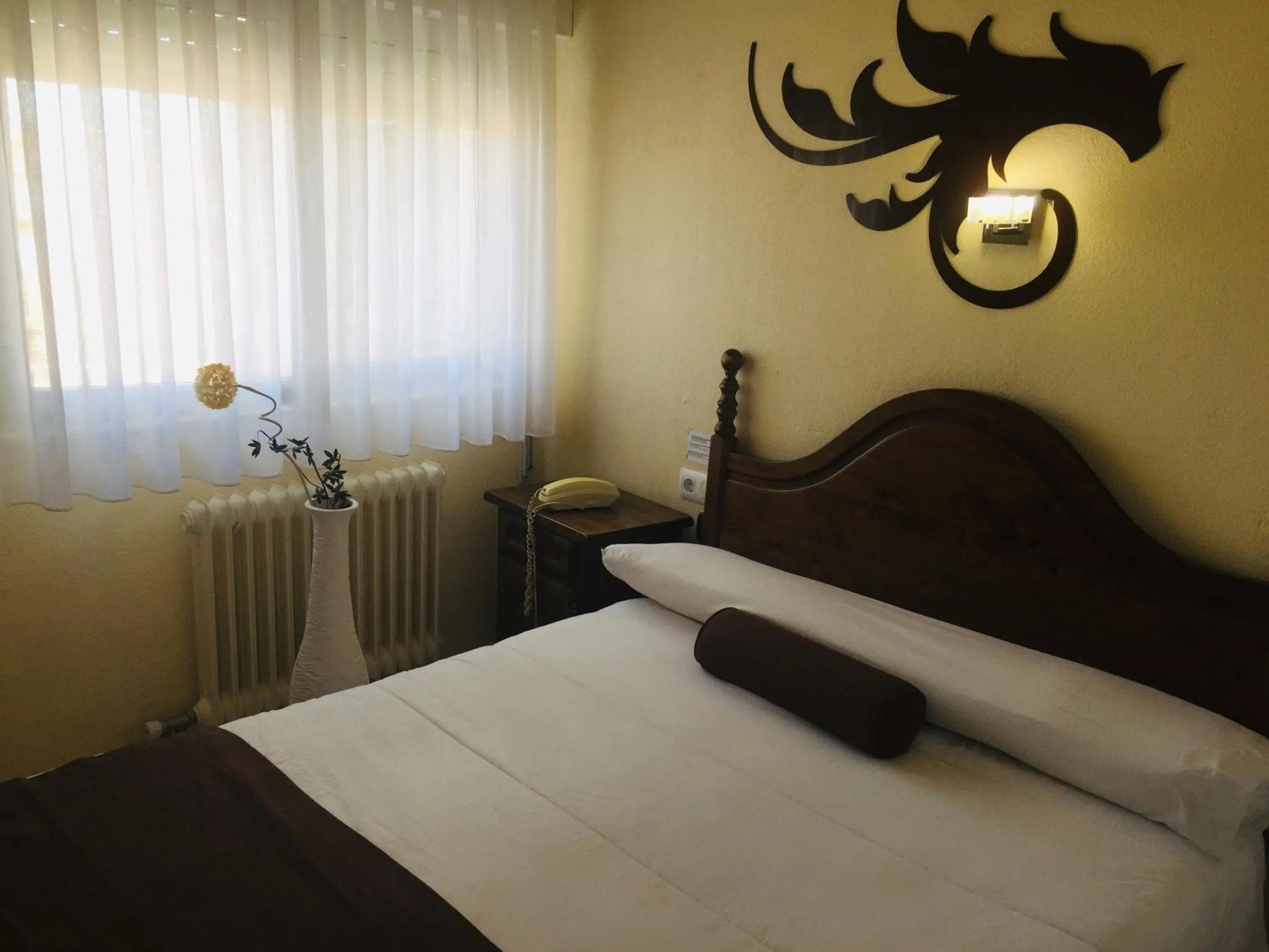 Bedroom, Bed in Emperatriz II