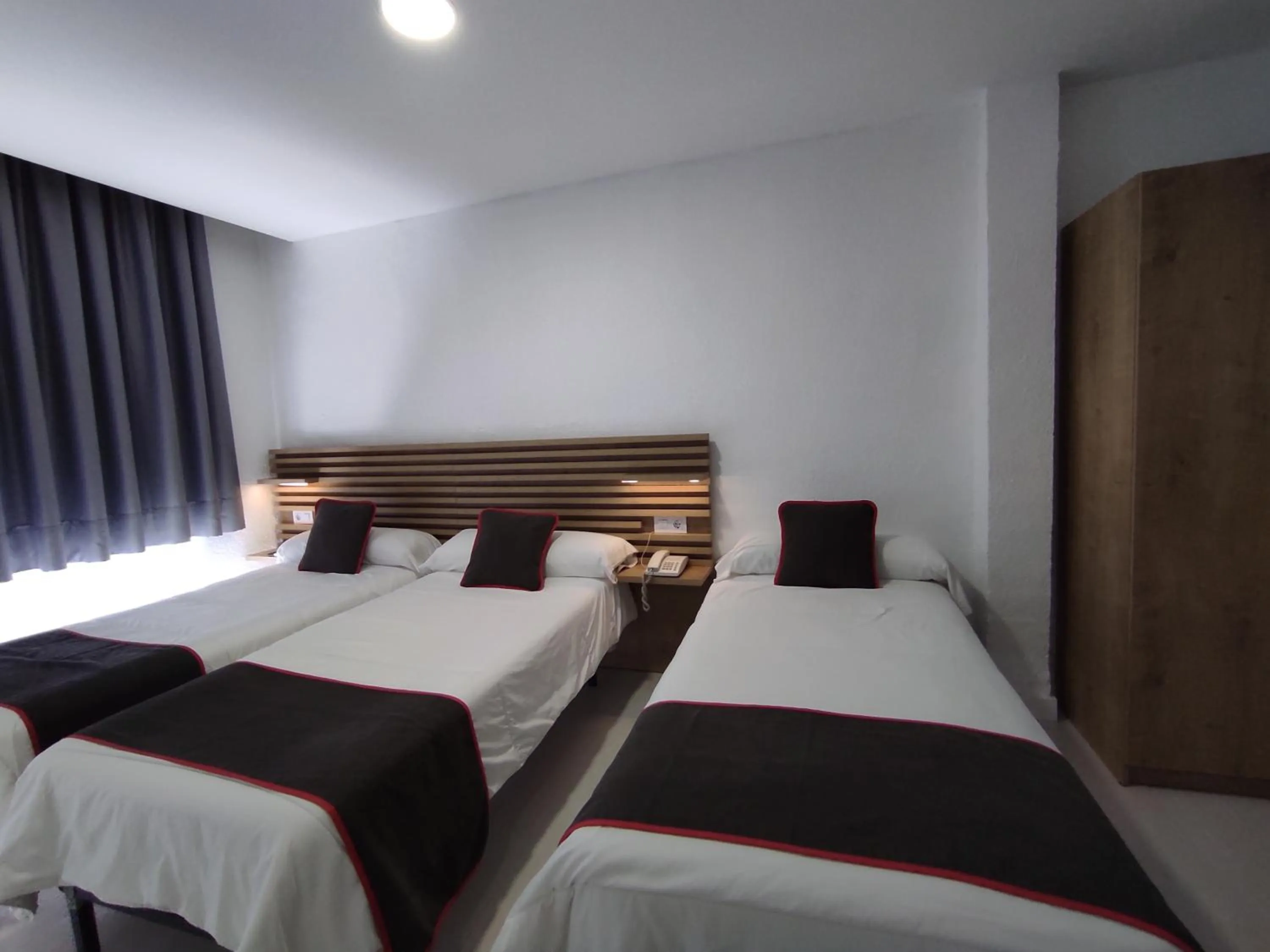 Bedroom, Bed in Emperatriz II