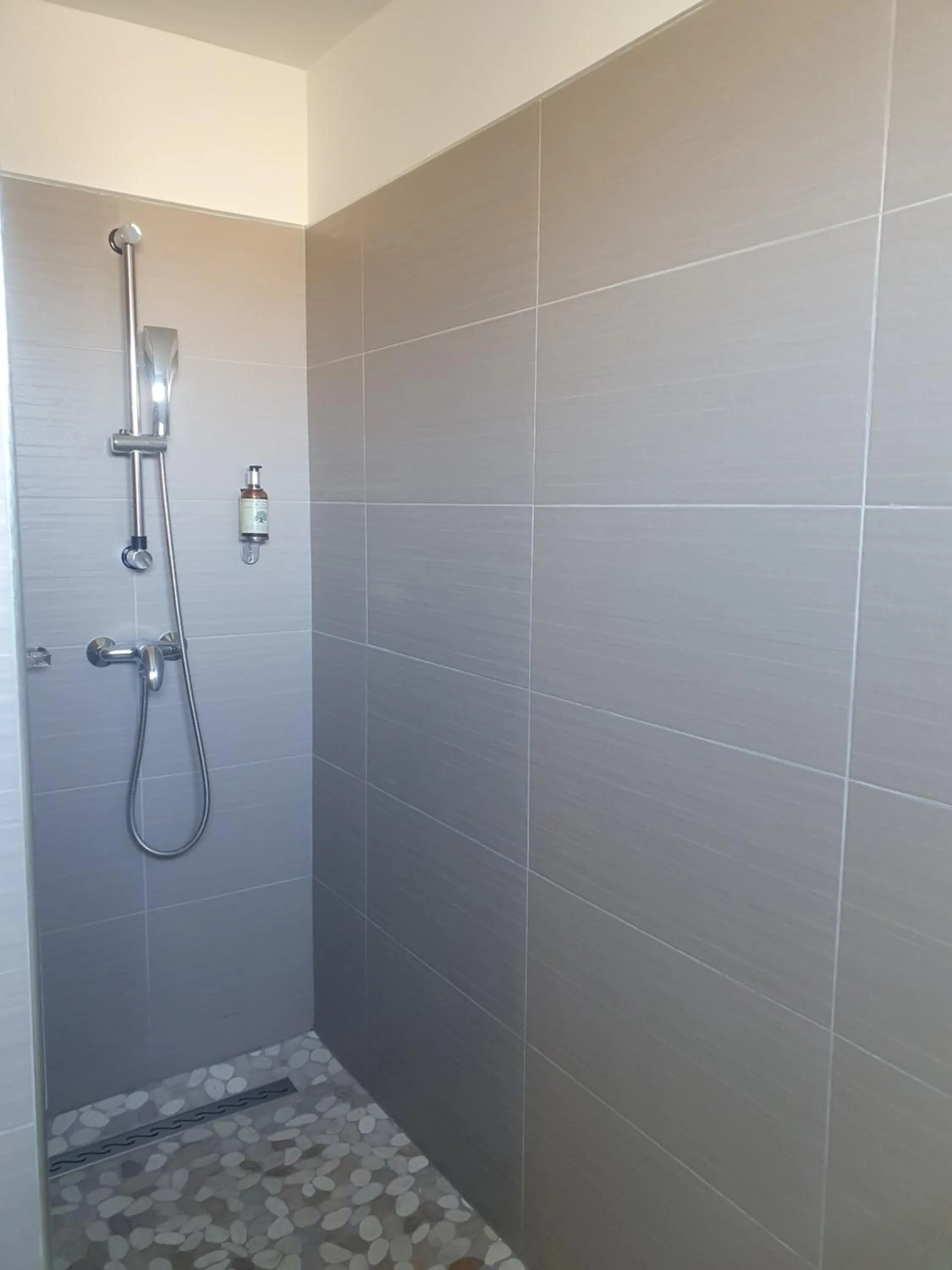 Shower in Le Mas des Quintrands Manosque - Motel de charme