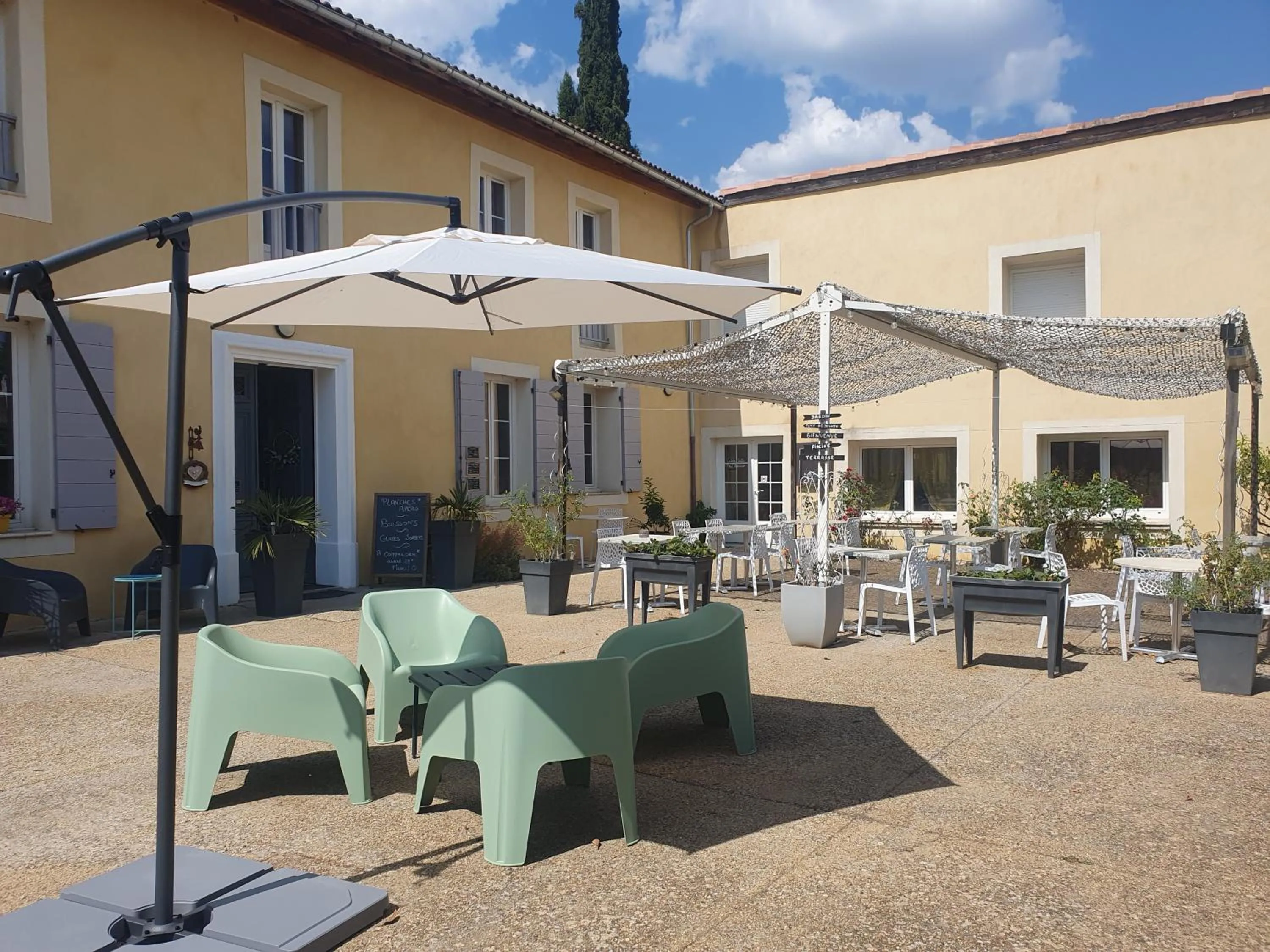 Patio in Le Mas des Quintrands Manosque - Motel de charme