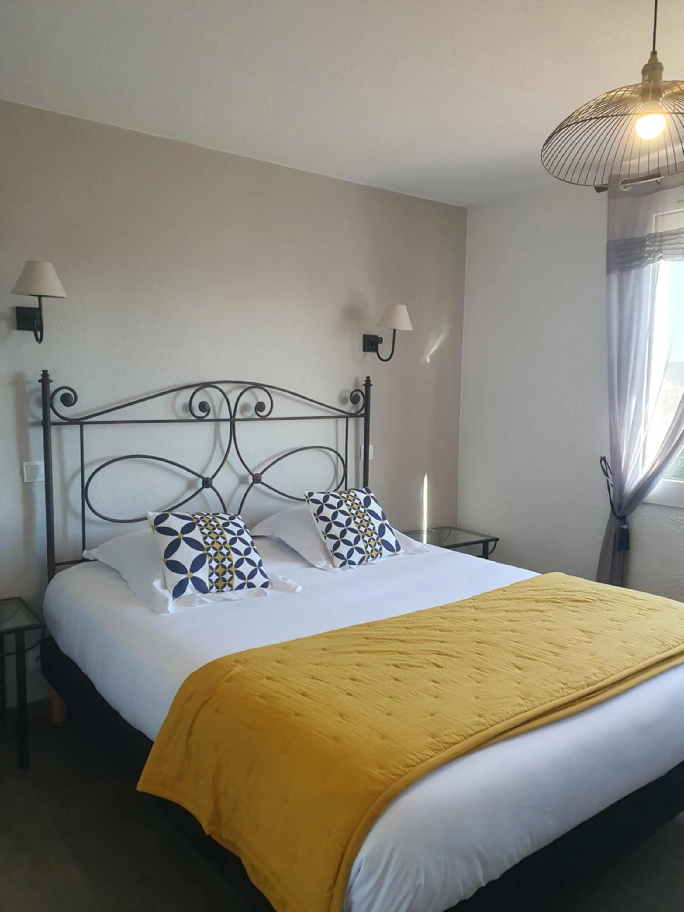 Bed in Le Mas des Quintrands Manosque - Motel de charme