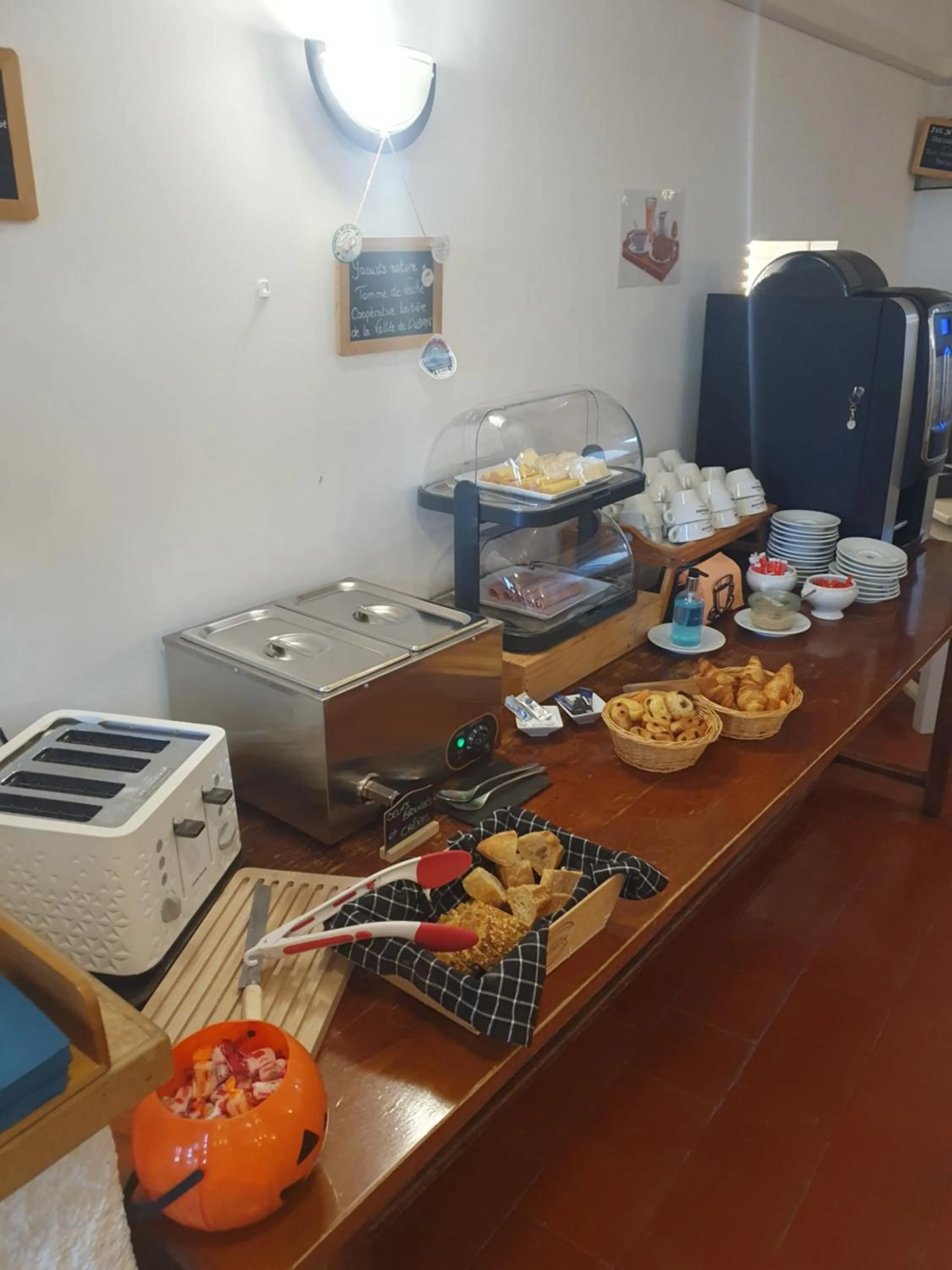 Breakfast in Le Mas des Quintrands Manosque - Motel de charme