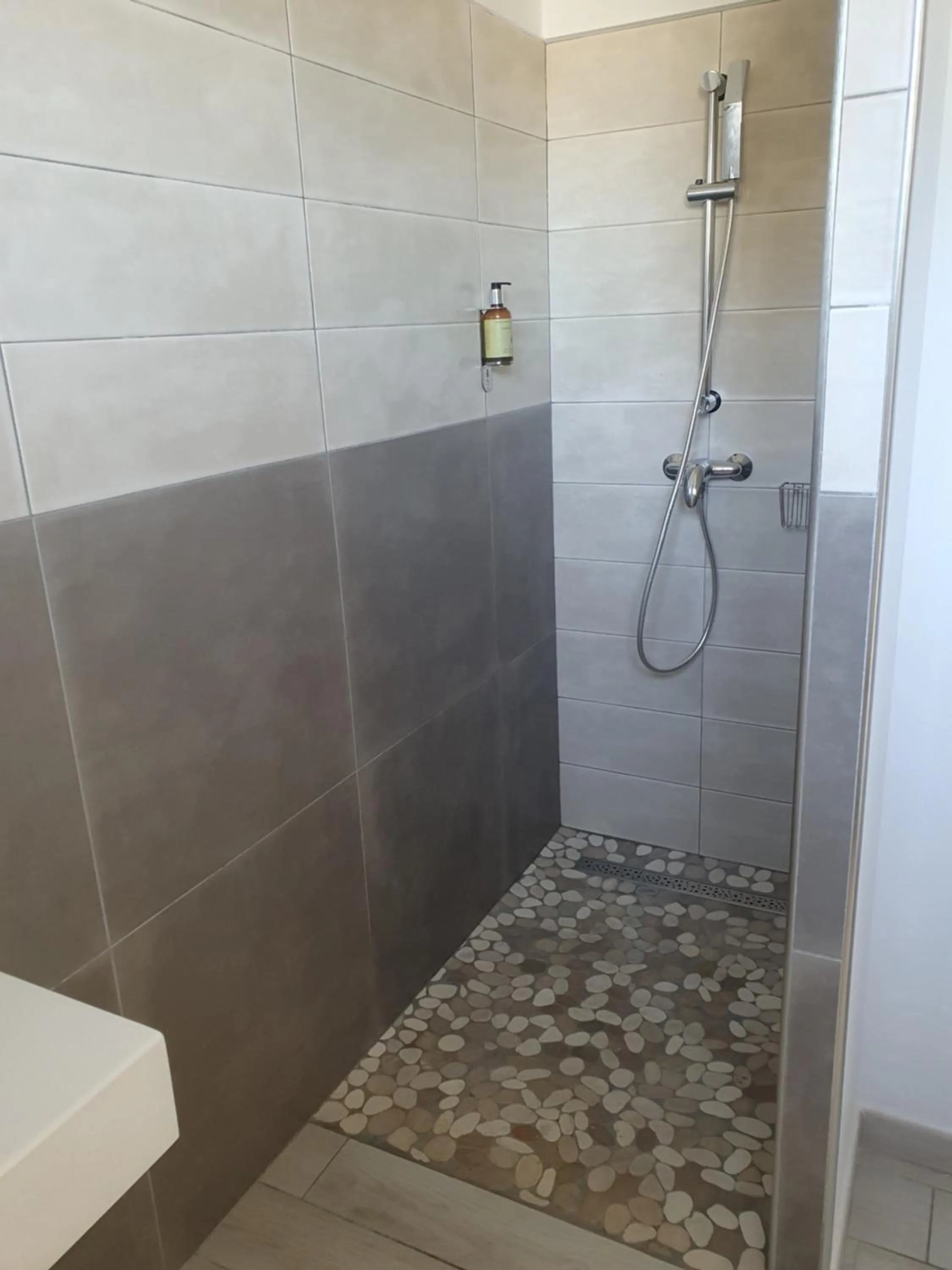 Shower in Le Mas des Quintrands Manosque - Motel de charme