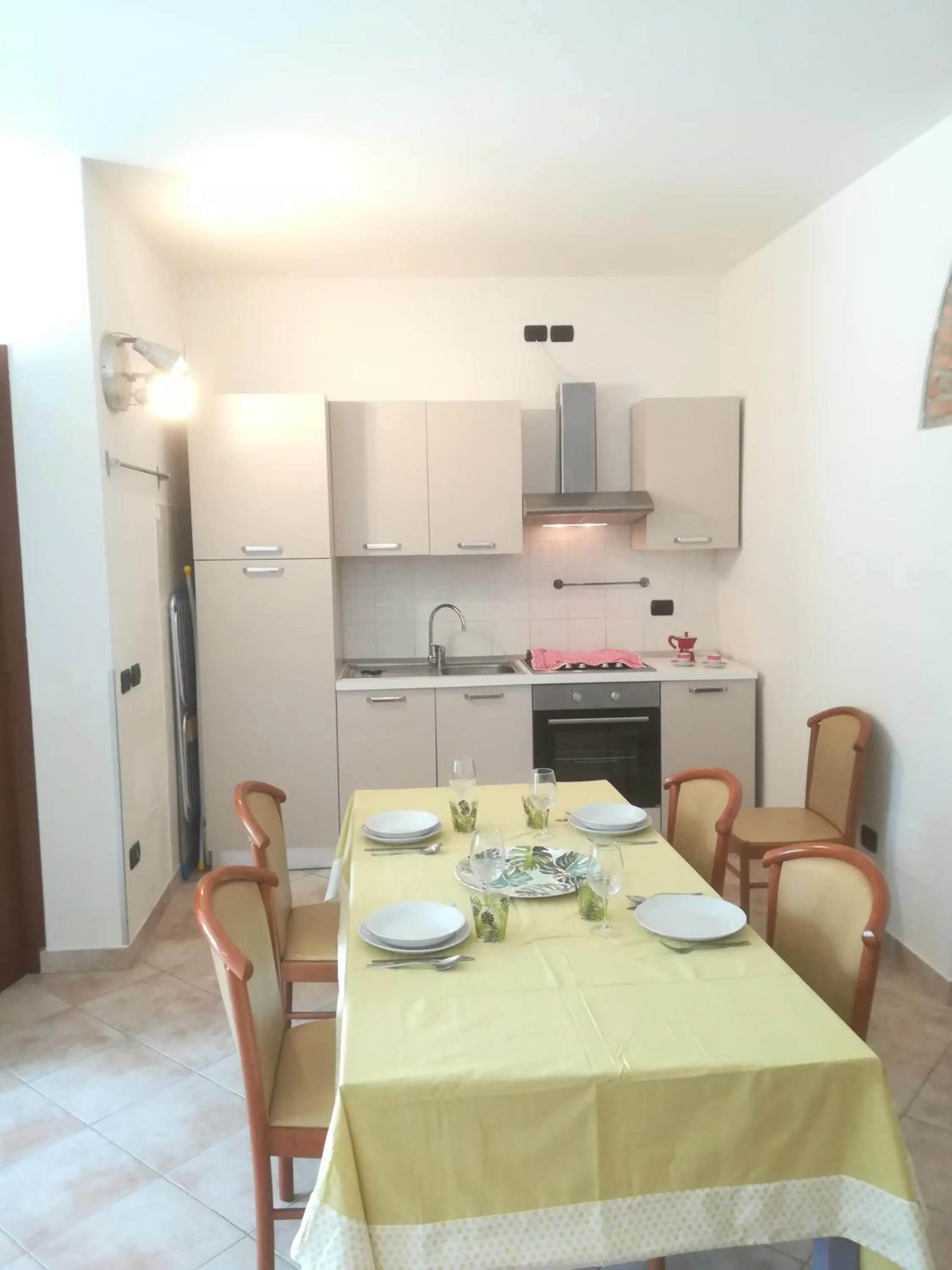 Dining area in Country Esmera
