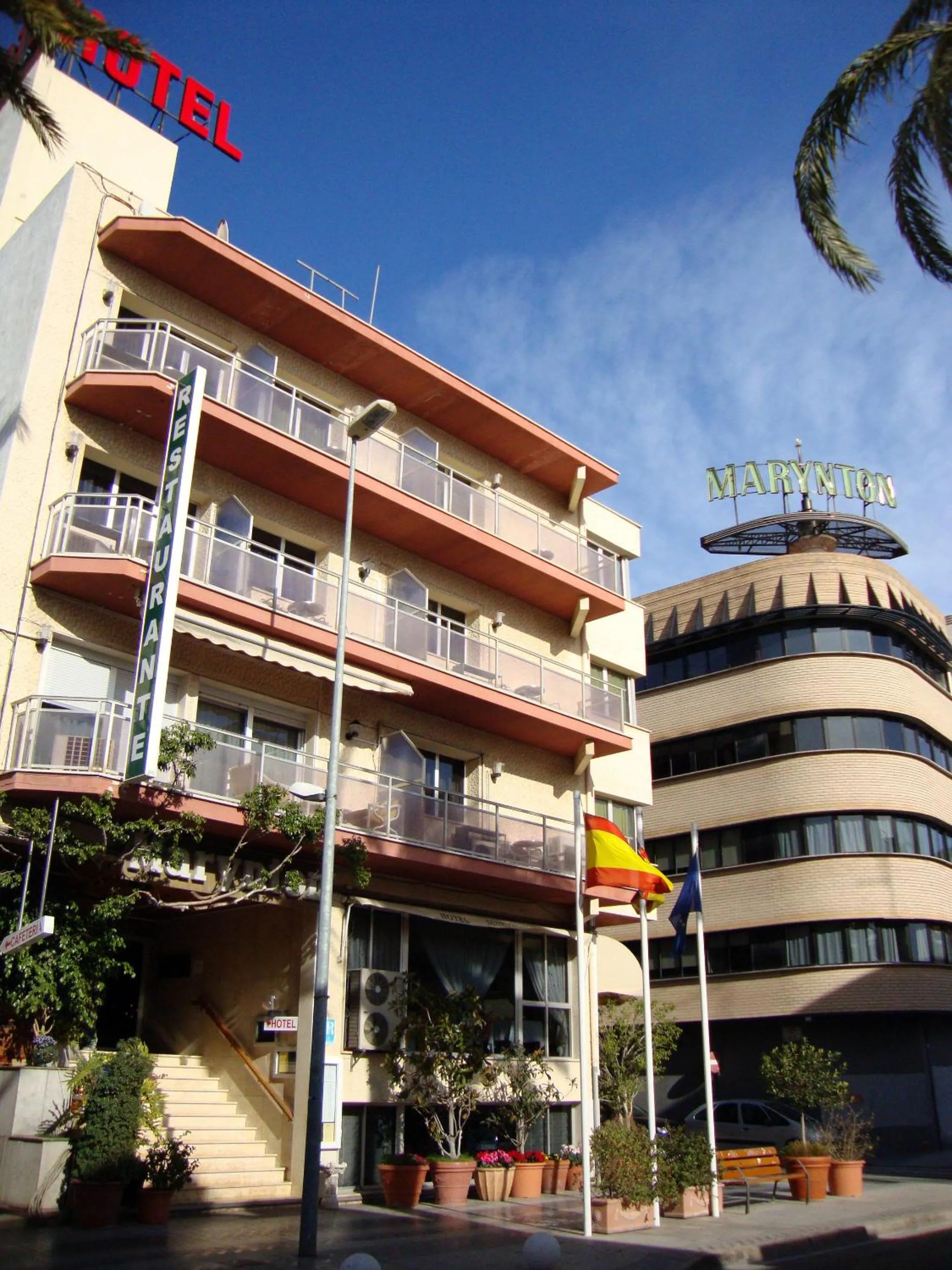 Property building in Hotel Iberflat Marynton