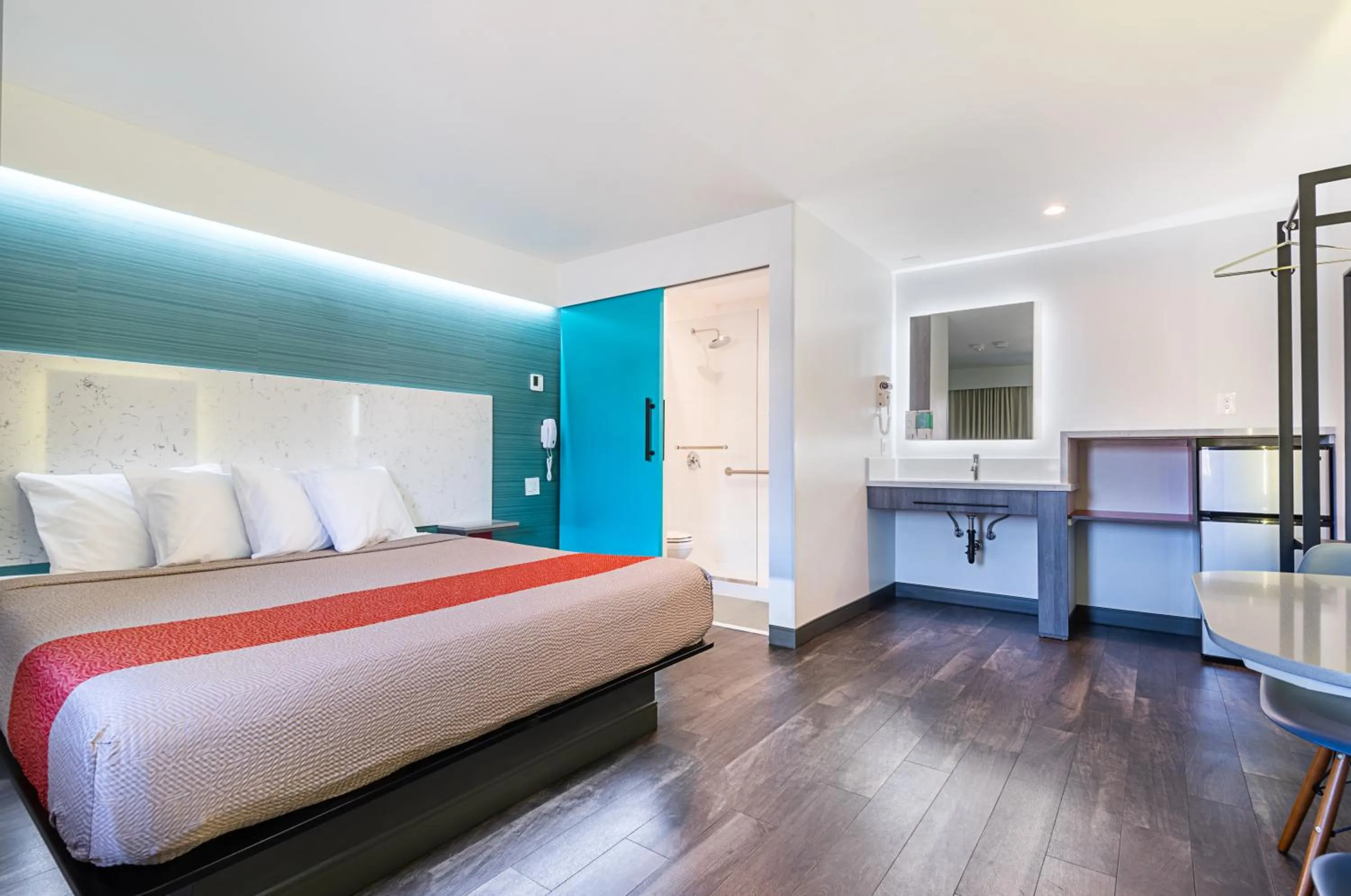 Photo of the whole room, Bed in Solo Motel Broadway