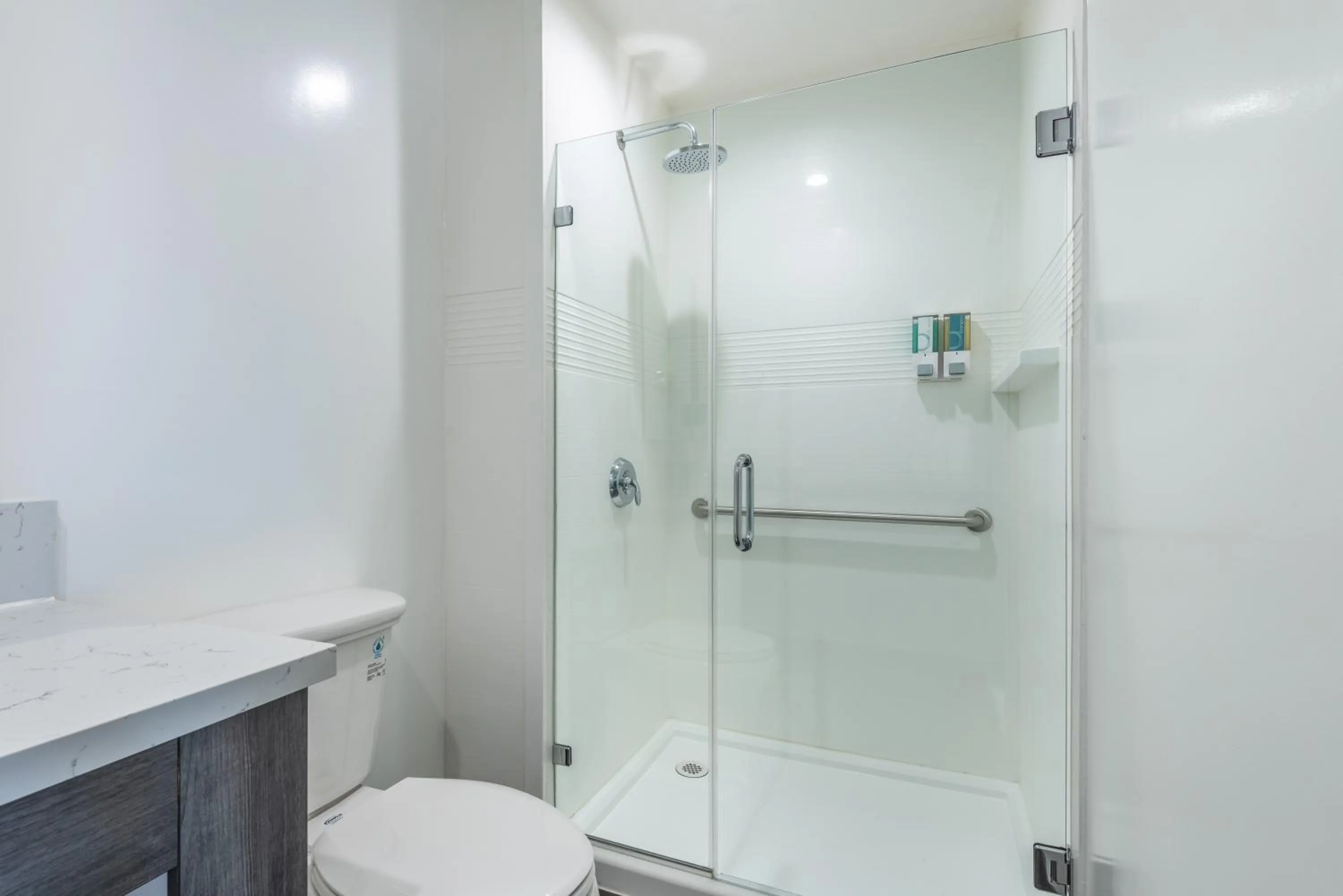 Shower in Solo Motel Broadway