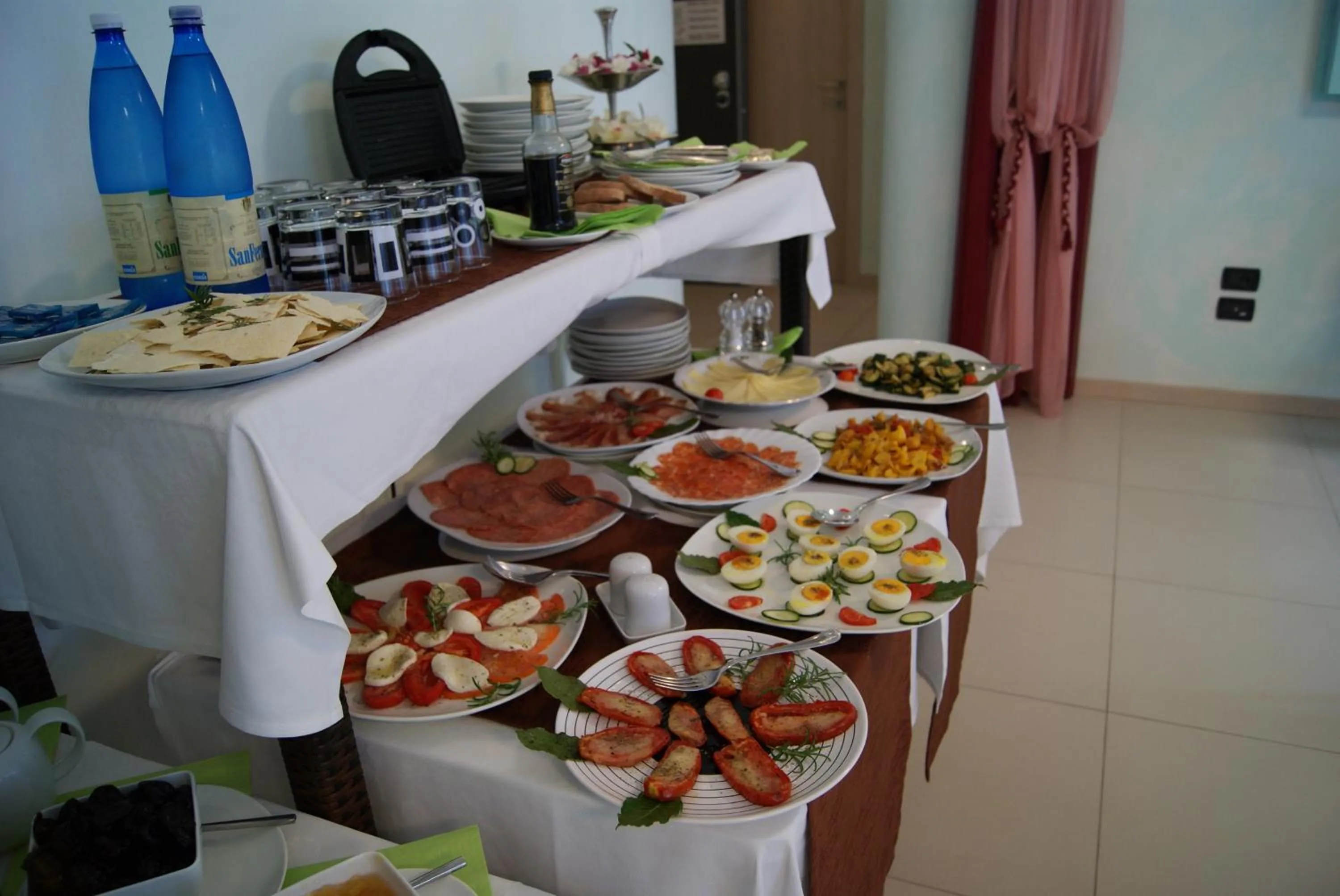 Buffet breakfast in Residence Aprilia