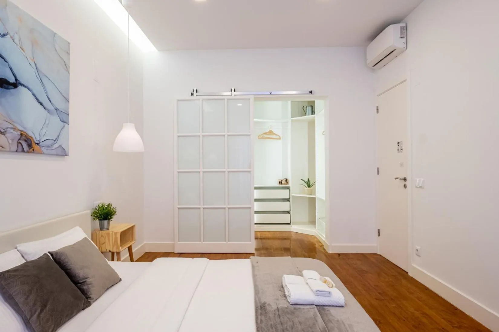 Bedroom, Bed in Hola Lisbon Suites