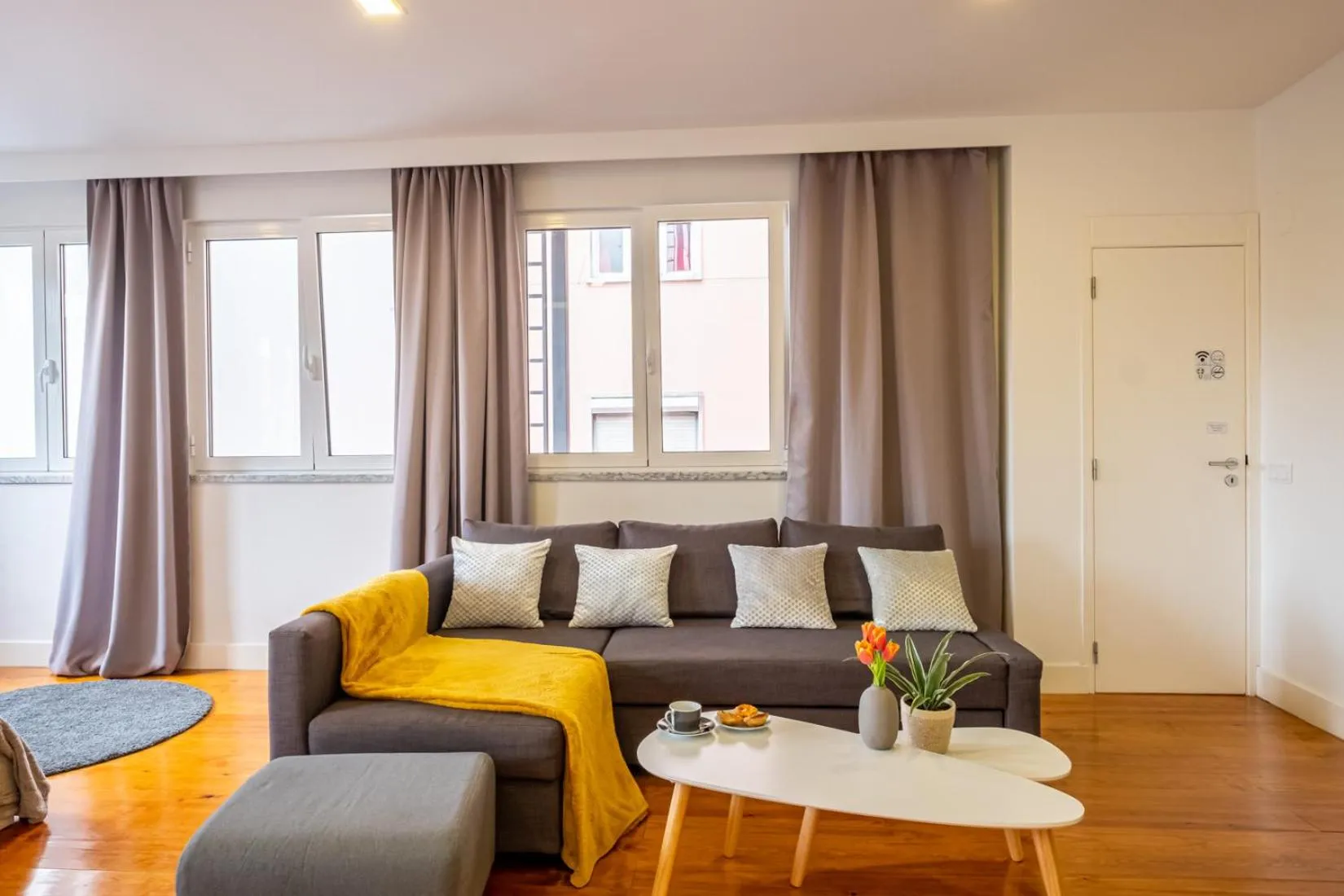 Living room in Hola Lisbon Suites