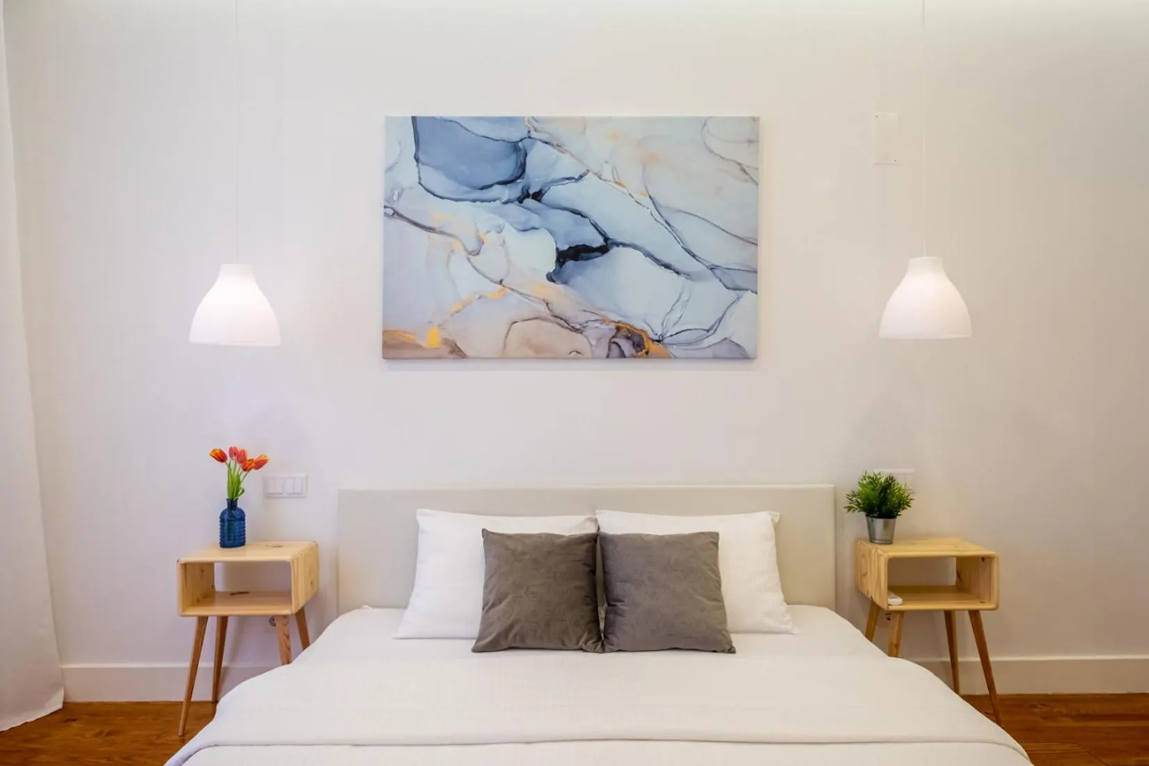 Bed in Hola Lisbon Suites