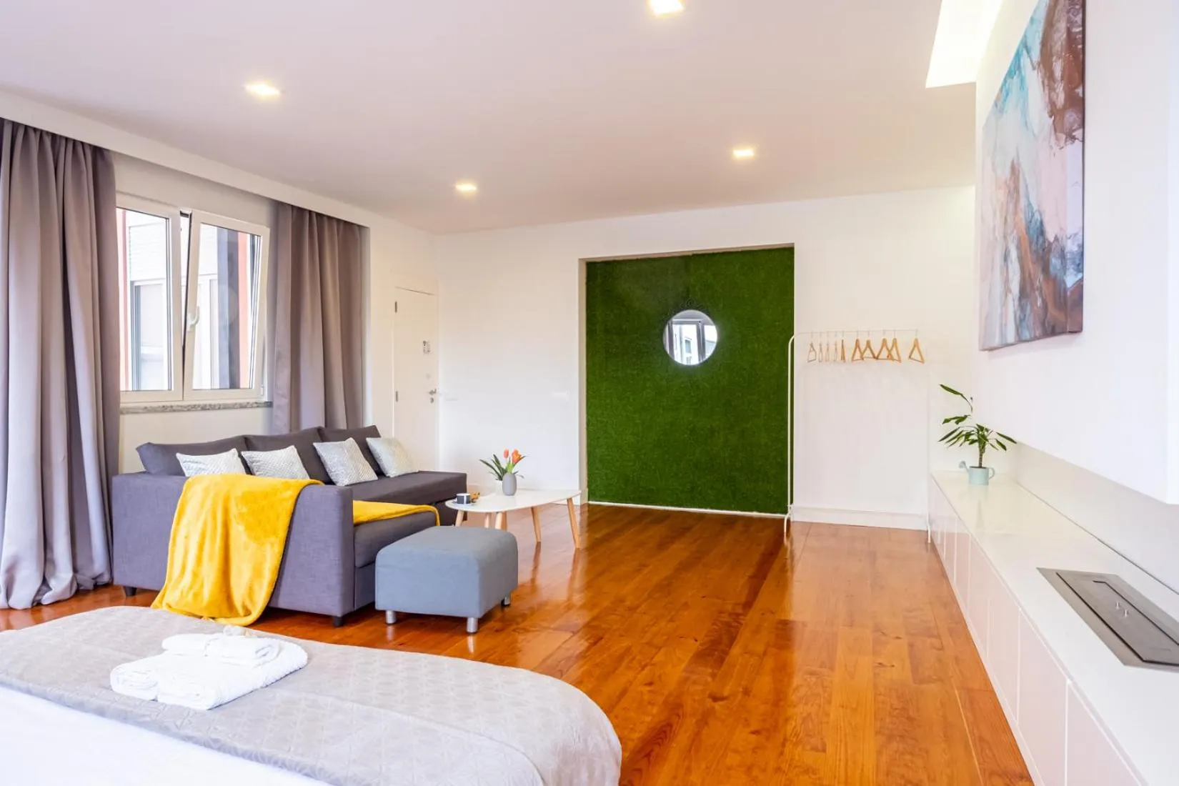 Living room, Bed in Hola Lisbon Suites