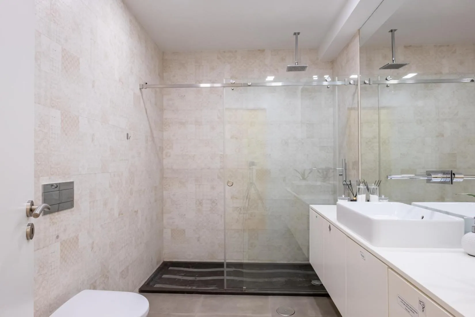 Shower in Hola Lisbon Suites