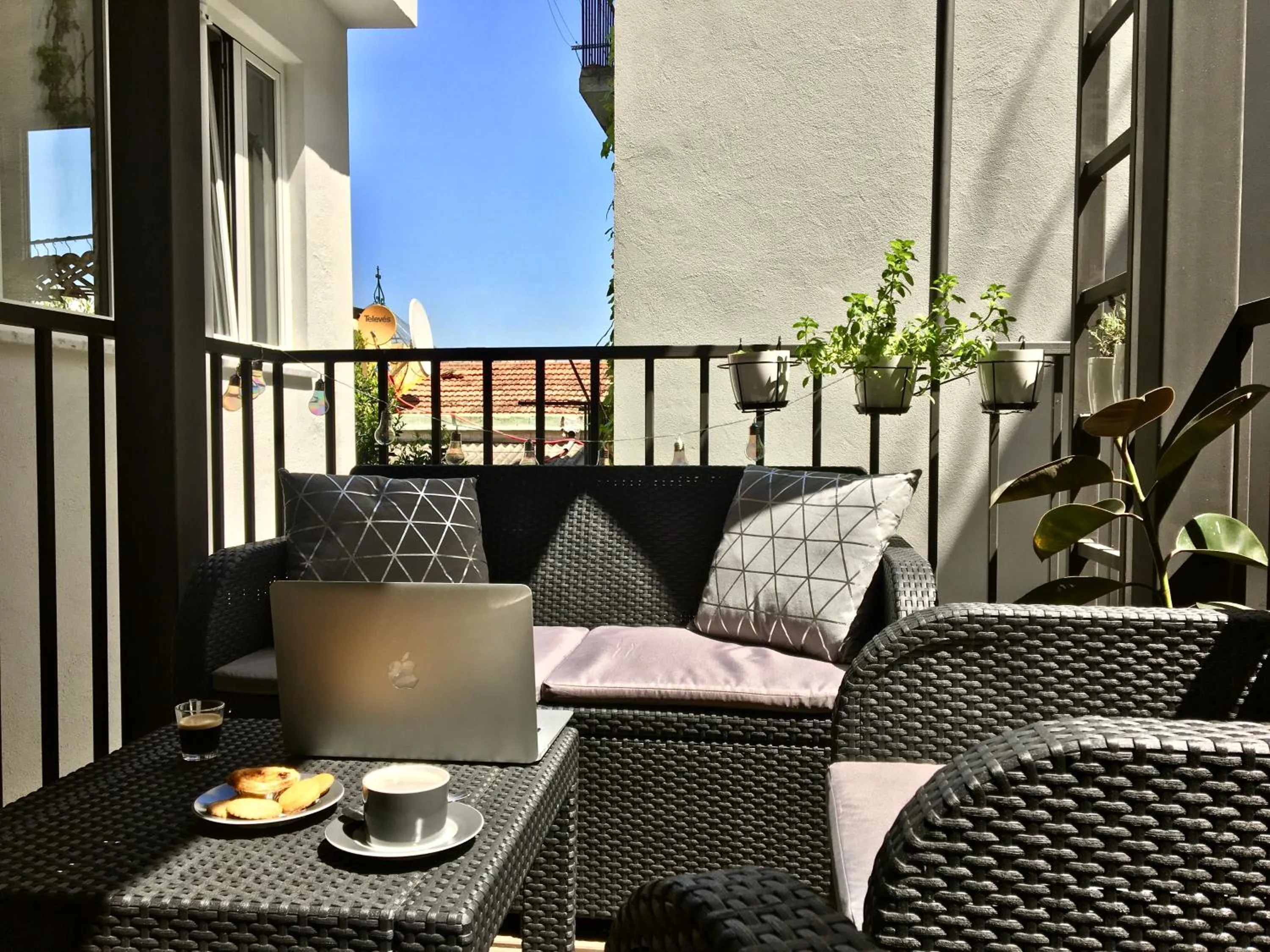 Balcony/Terrace in Hola Lisbon Suites