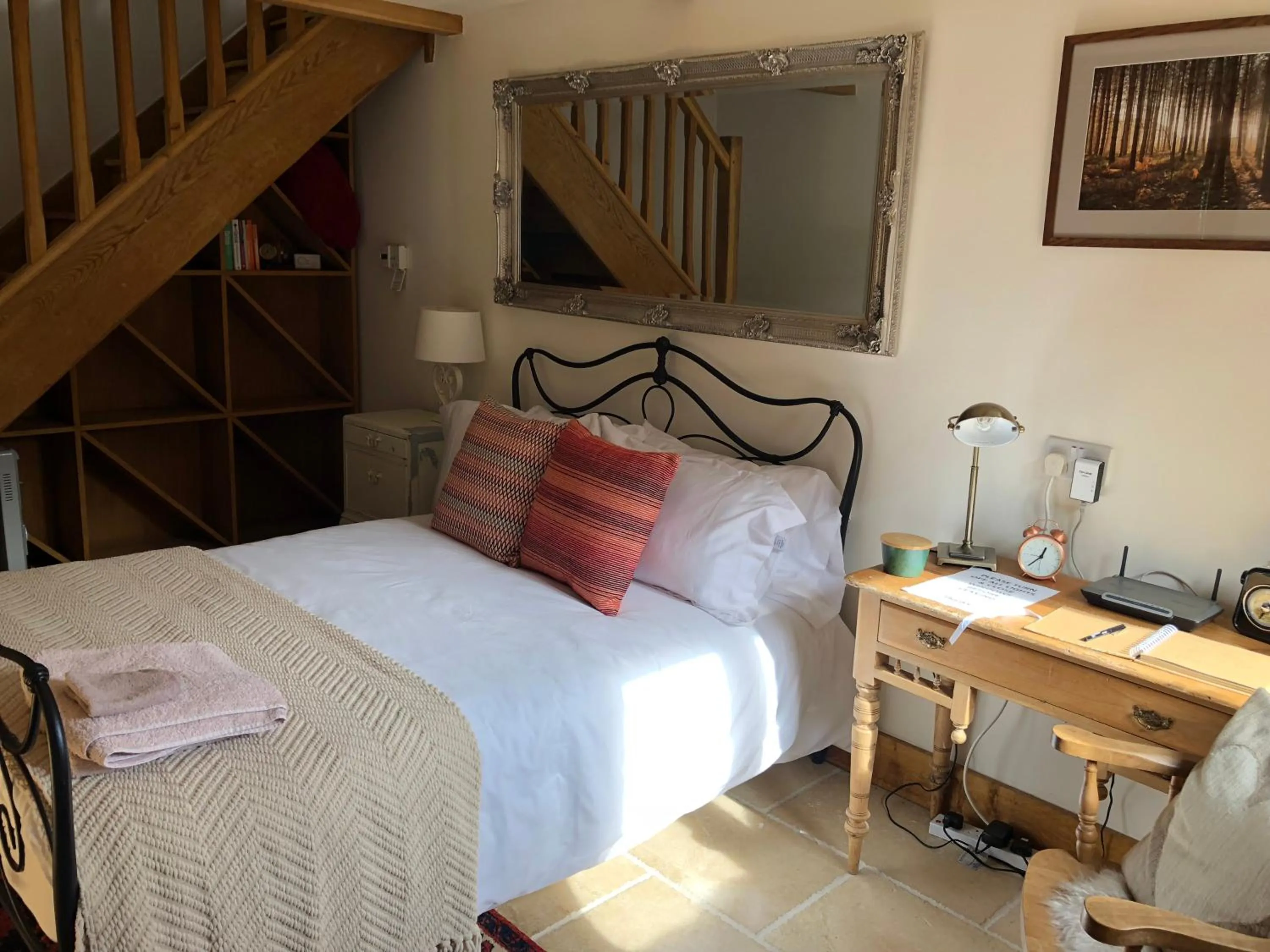 Bedroom, Bed in Finchden Barn