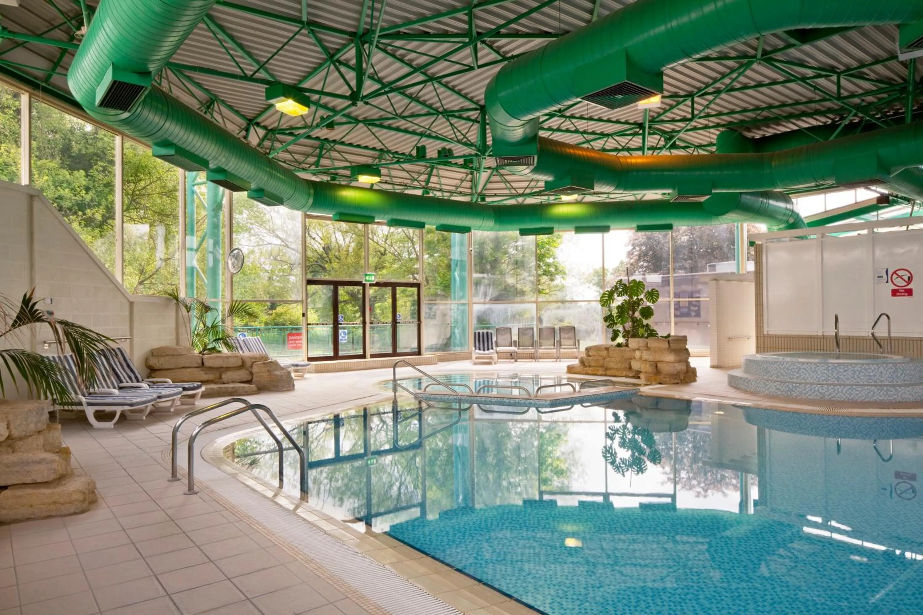 Swimming Pool in Holiday Inn Maidenhead Windsor