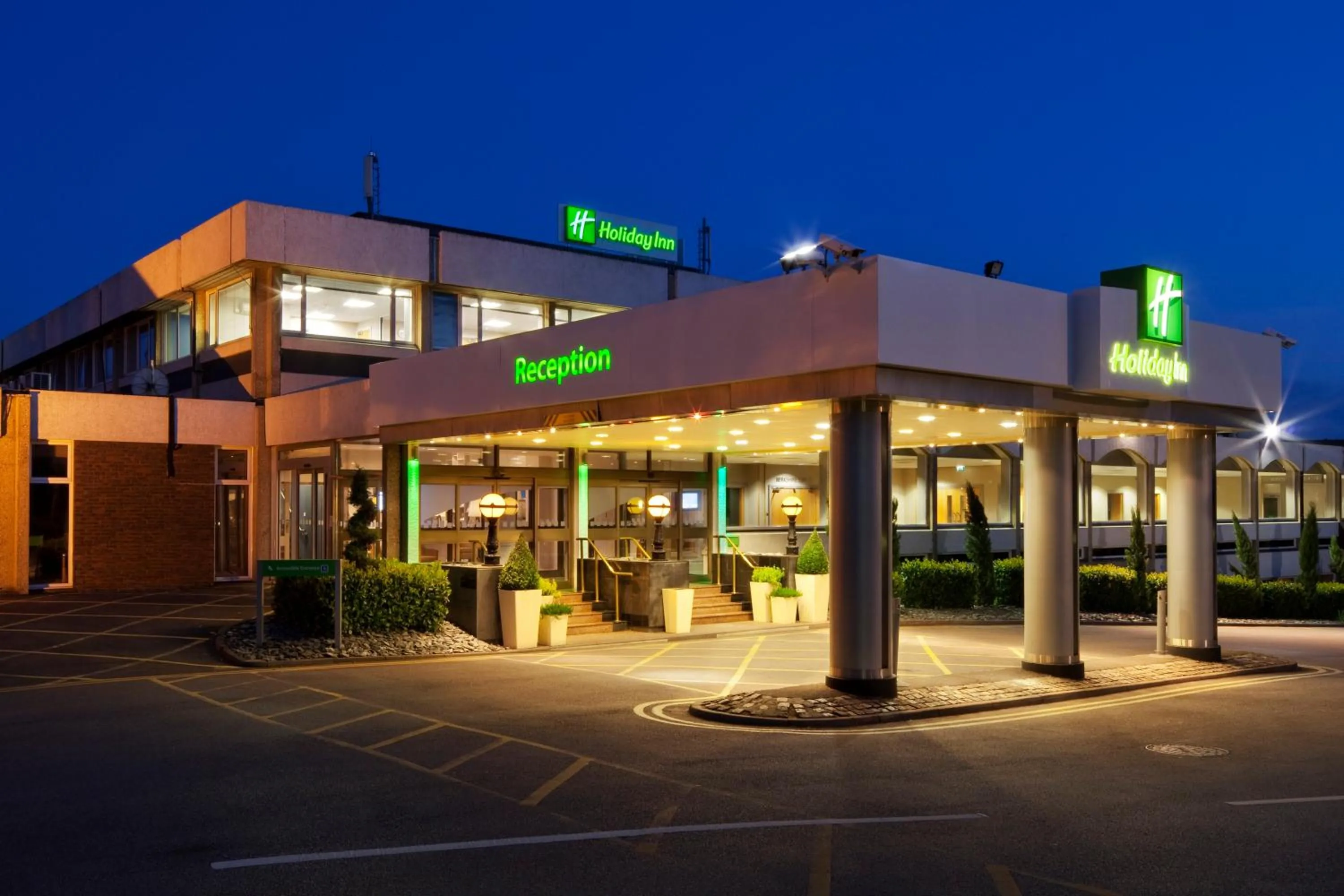 Property Building in Holiday Inn Maidenhead Windsor
