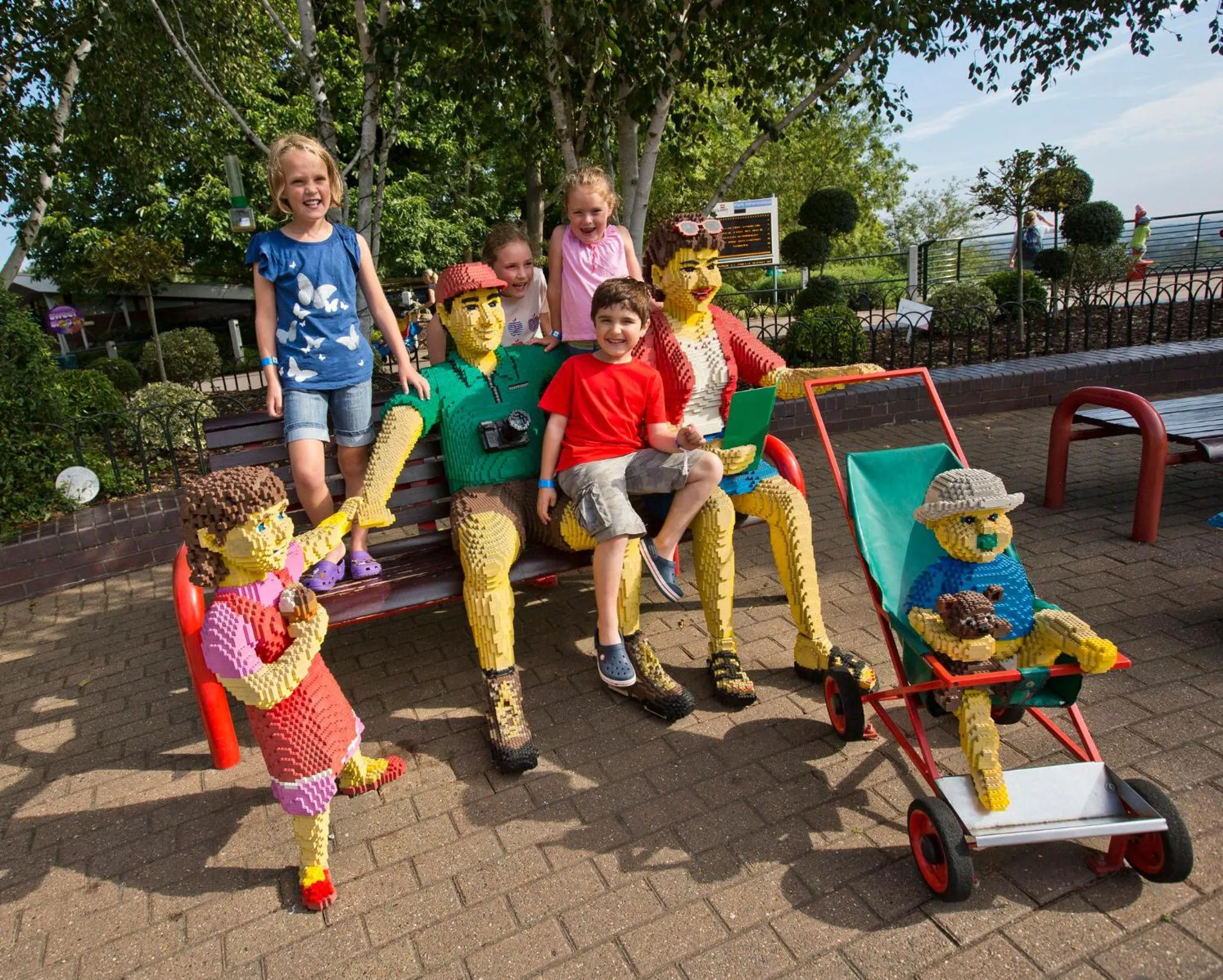 Nearby landmark, Family in Holiday Inn Maidenhead Windsor