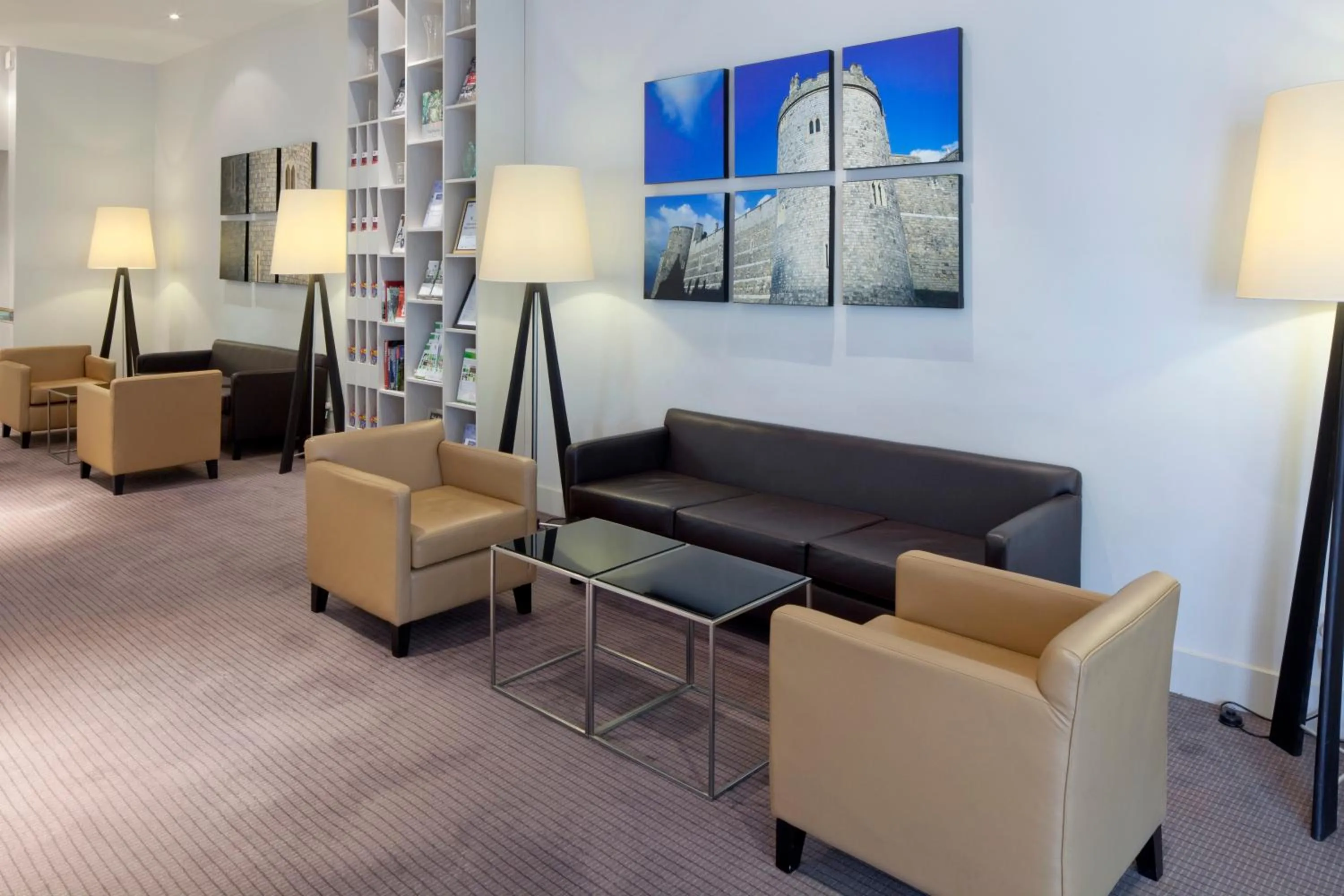 Property building, Seating Area in Holiday Inn Maidenhead Windsor