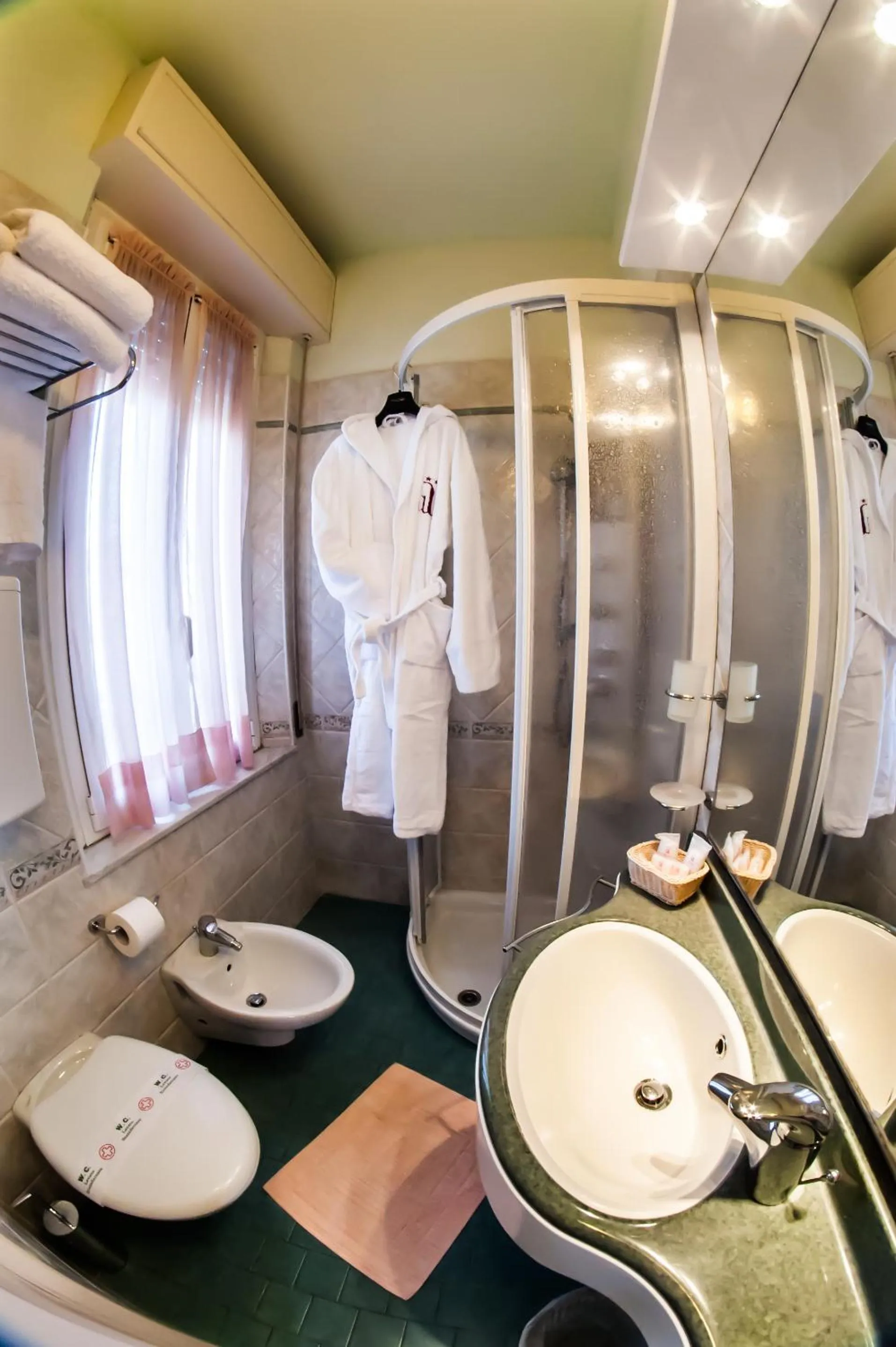 Bathroom in Hotel Angelini