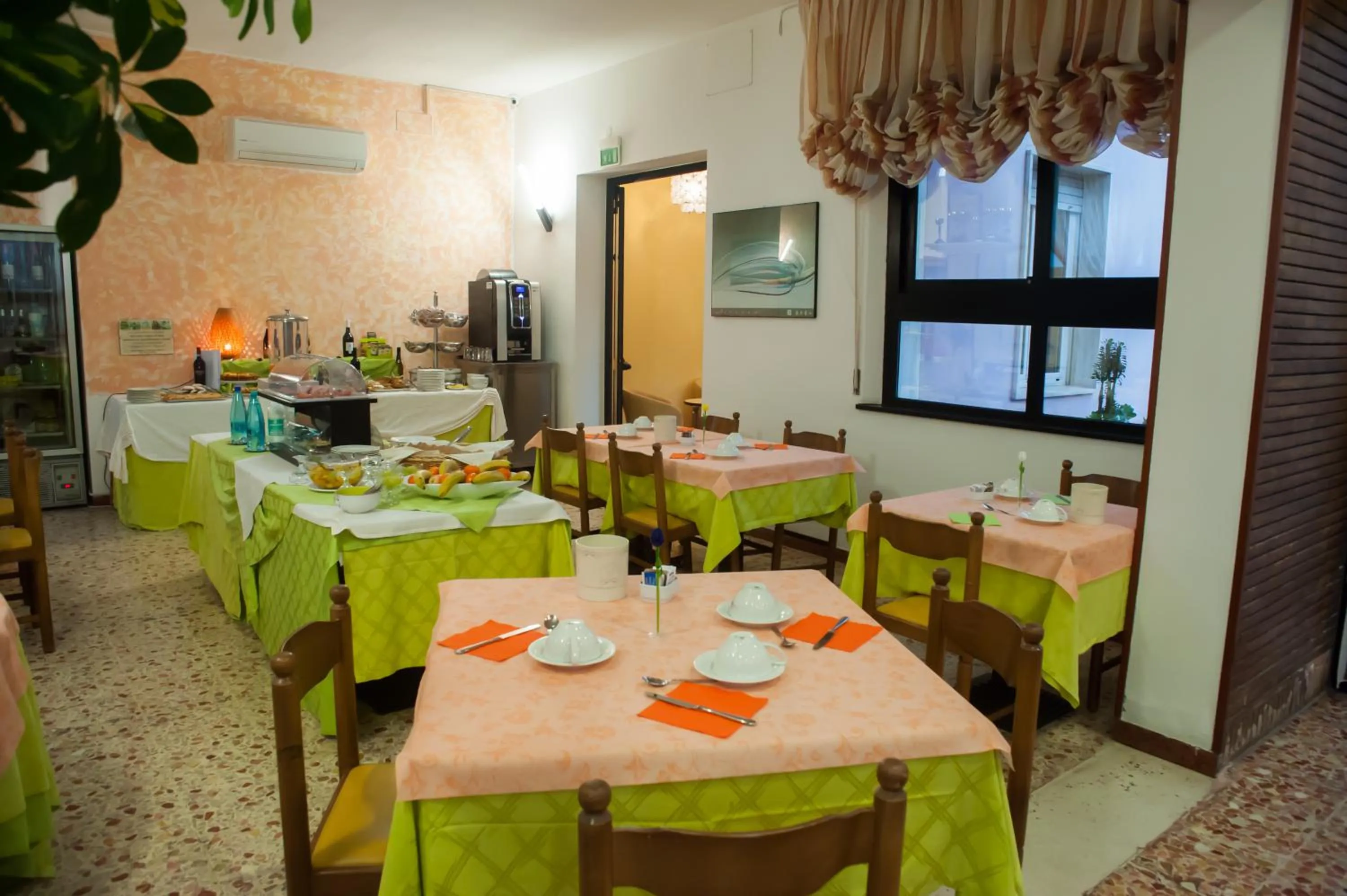 Restaurant/places to eat in Hotel Angelini